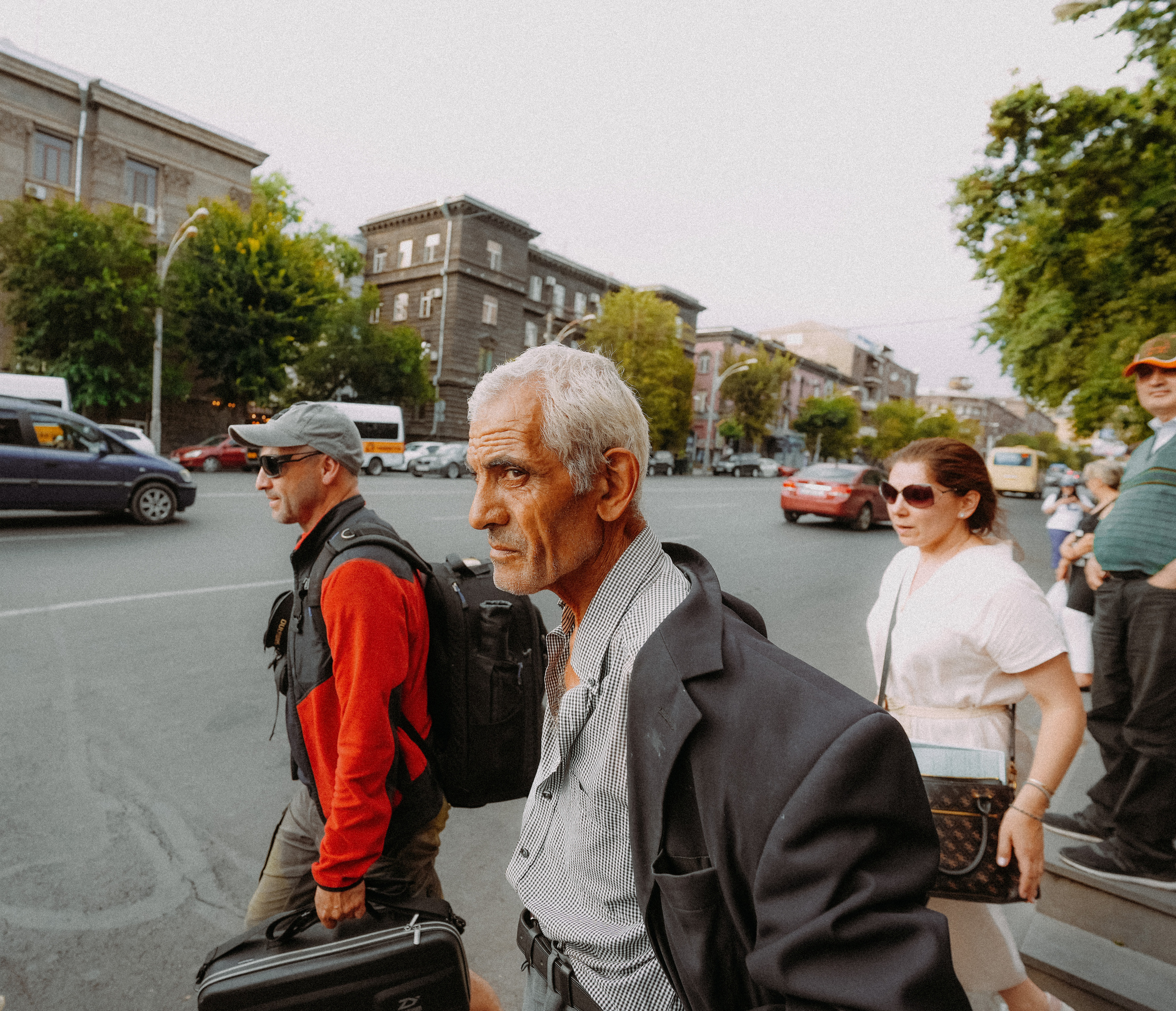 ЕРЕВАН. Стрит-фотография, полная абсурда, идиотизма и красоты