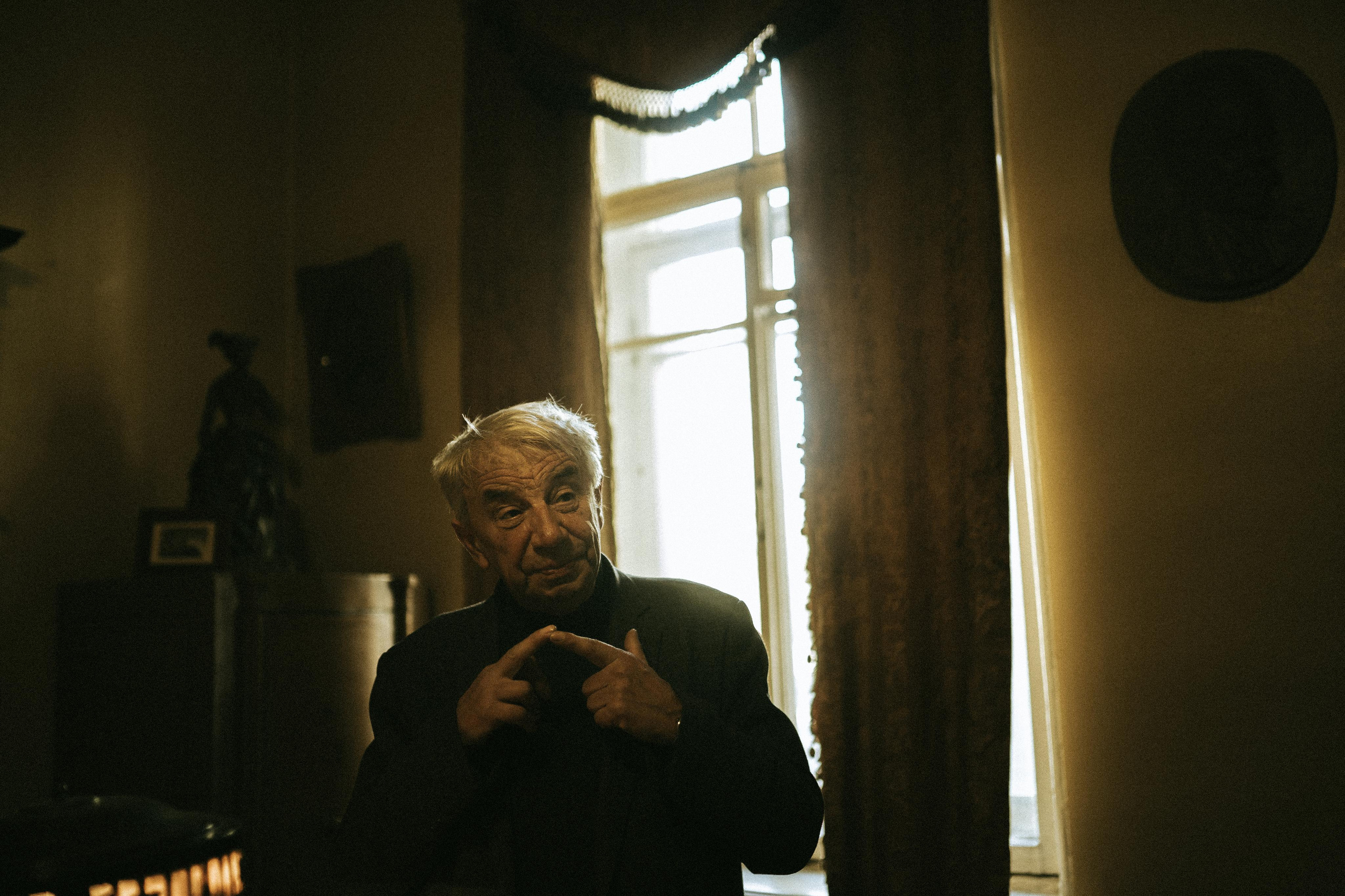 ЛИКИ НАУКИ. Стрит-фотография, полная абсурда, идиотизма и красоты