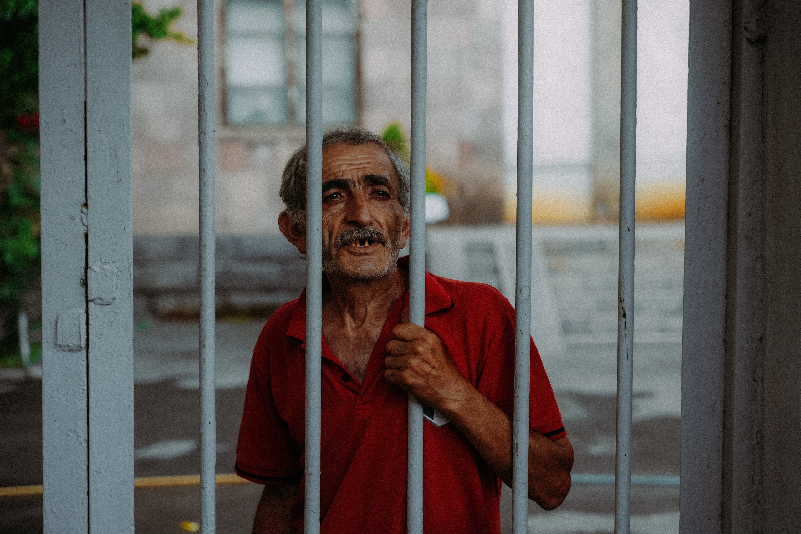 ЕРЕВАН. Стрит-фотография, полная абсурда, идиотизма и красоты