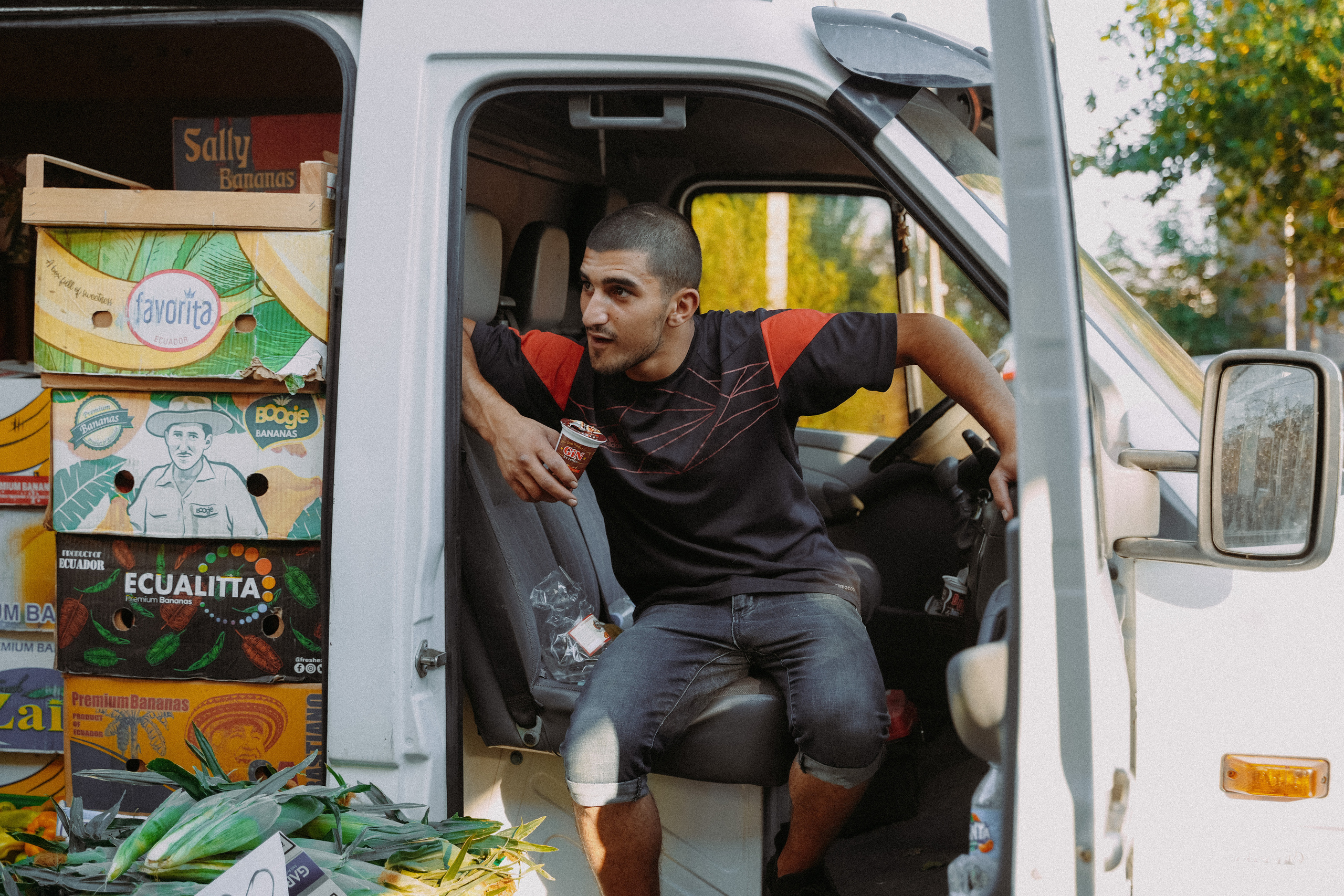 ЕРЕВАН. Стрит-фотография, полная абсурда, идиотизма и красоты