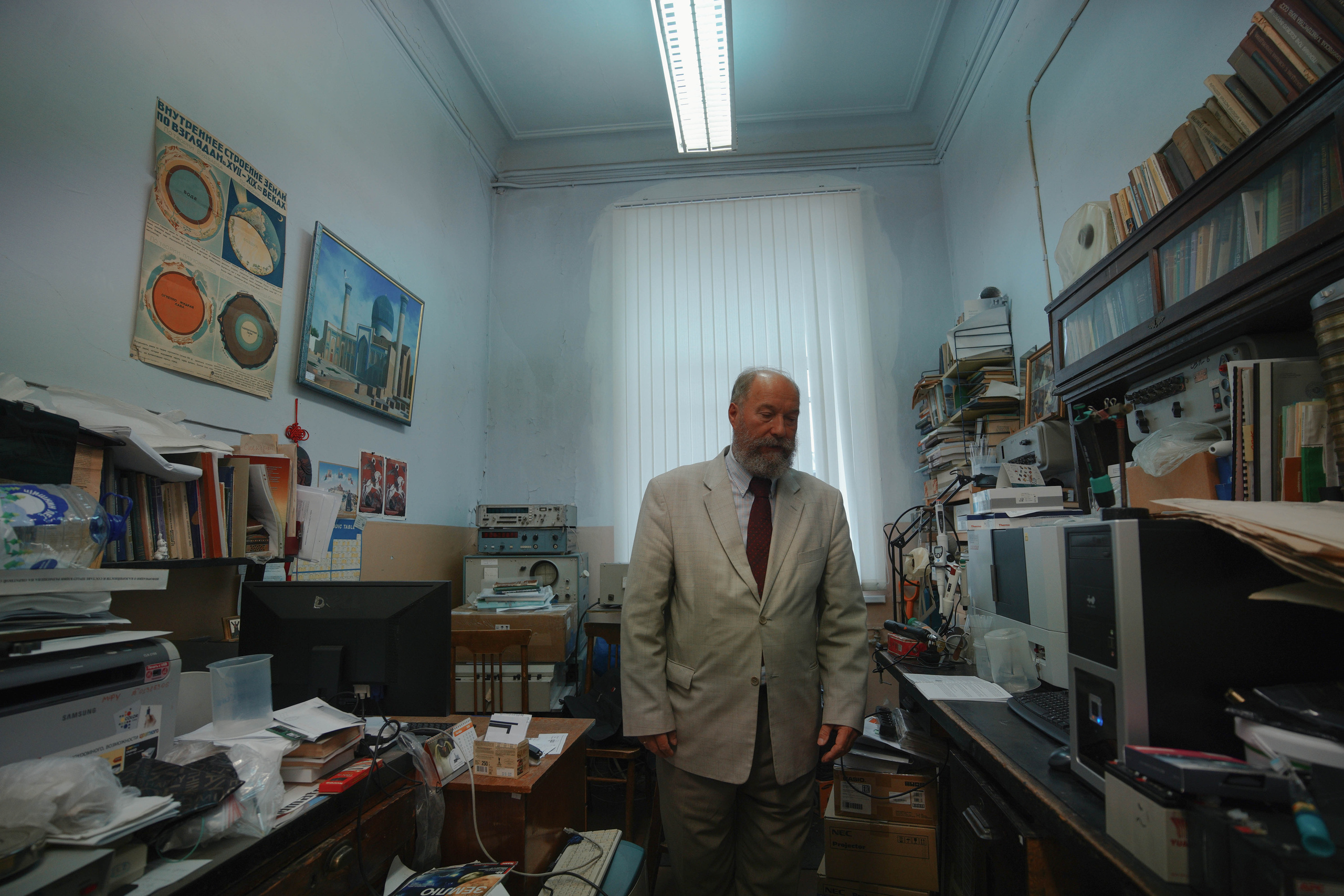 ЛИКИ НАУКИ. Стрит-фотография, полная абсурда, идиотизма и красоты