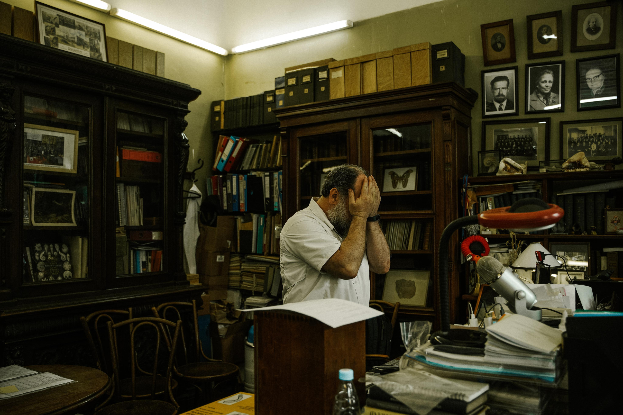 ЛИКИ НАУКИ. Стрит-фотография, полная абсурда, идиотизма и красоты