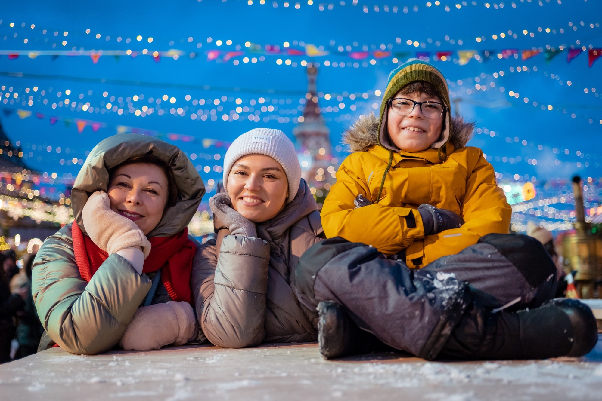 Юля с семьей в центре. Семейный фотограф Варвара Сорока в городе Москве