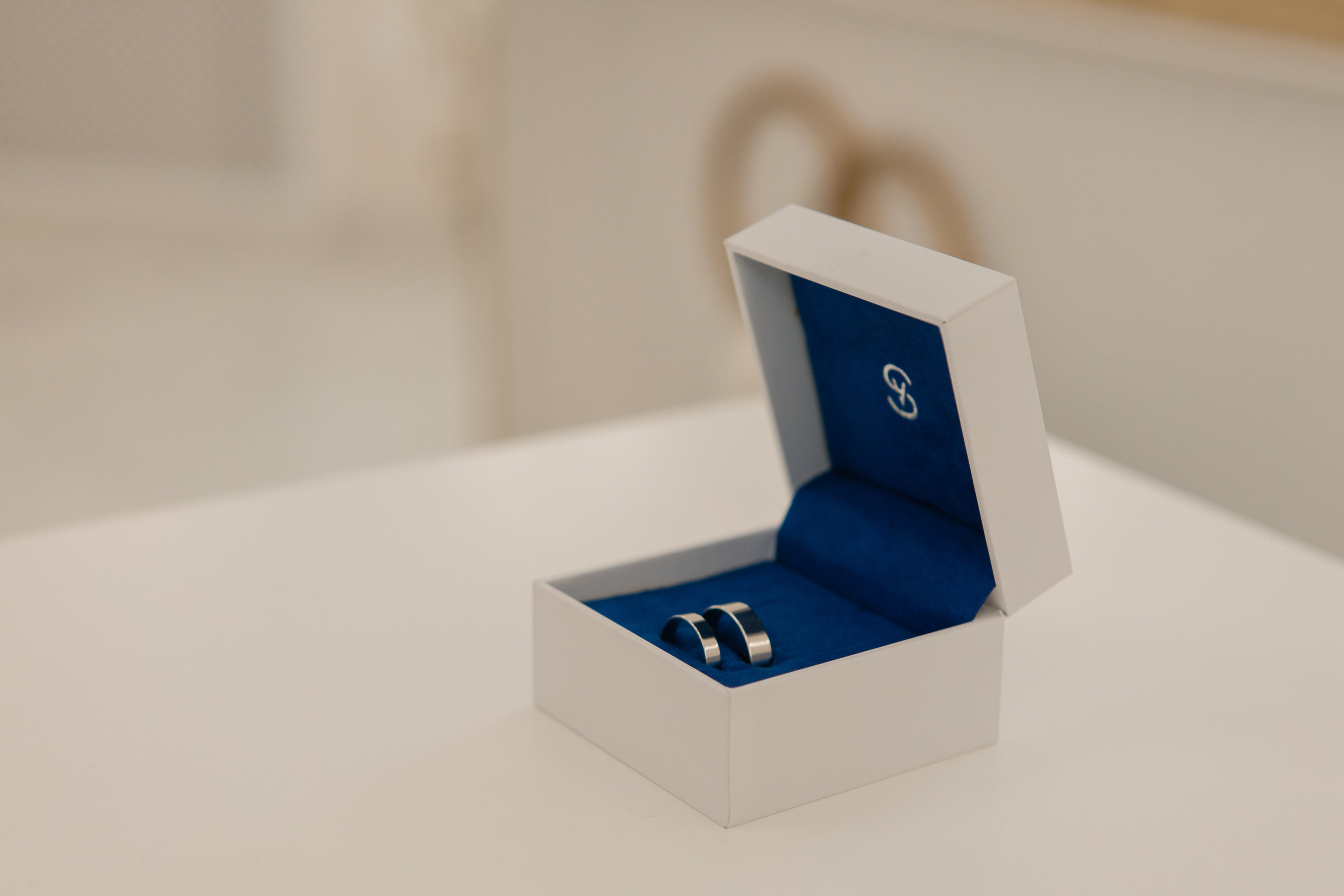 Отдел ЗАГС Администрации Фрунзенского района. Видеосъемка и фотосъемка свадеб. Фотограф и оператор на свадьбу. Видеосъемка подкастов, собственная видео-фотостудии. Предметная фотосъемка