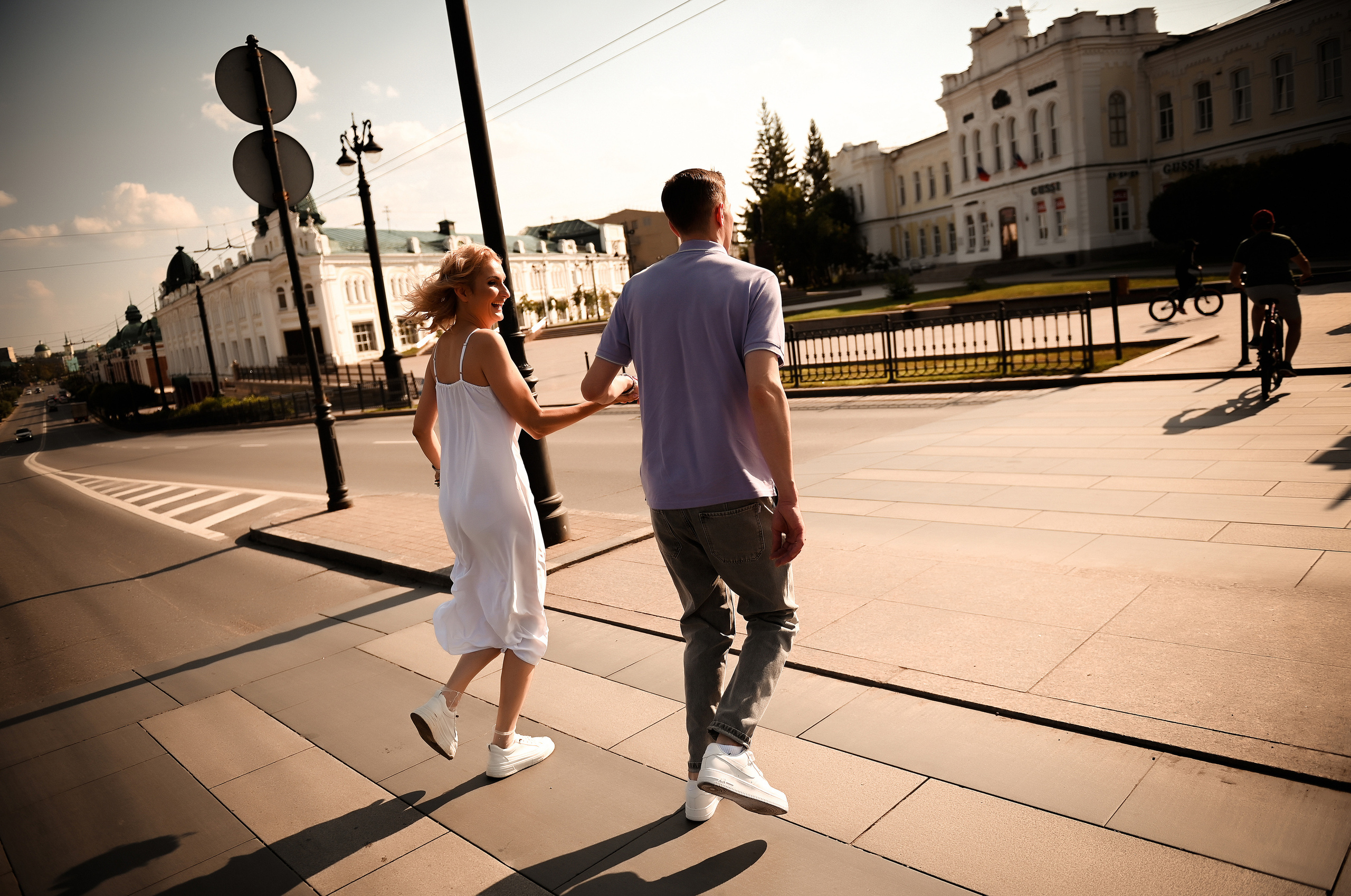 ПАША и ЖЕНЯ веселая часовая прогулка. Свадебный, семейный, детский, контент фотограф в Омске Максим Ильин