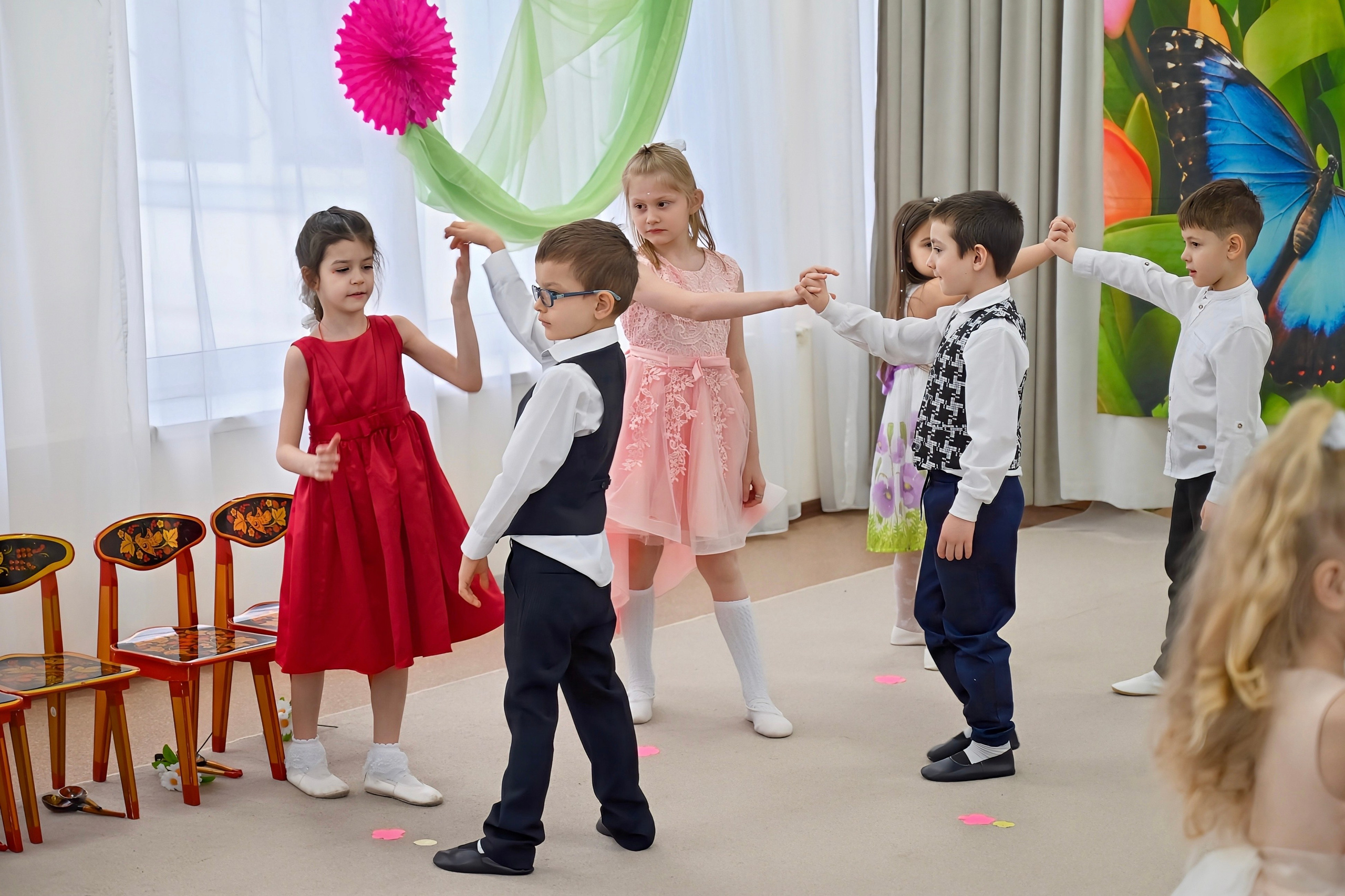 Праздник в группе Цветик семицветик. Семейный и детский фотограф Москва