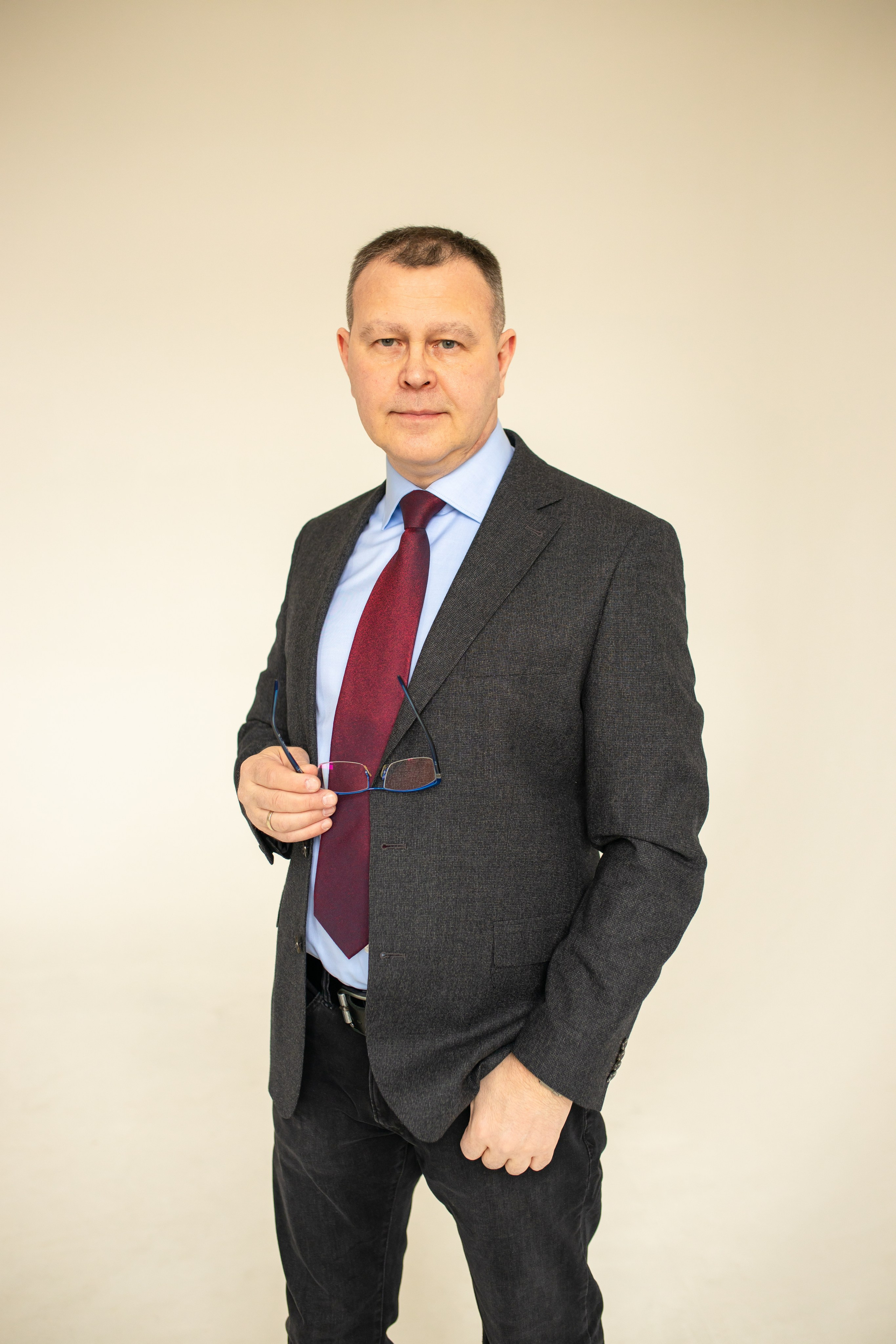 Семейная фотосессия на циклораме с естественным светом. Фотограф в Железнодорожном и Балашихе