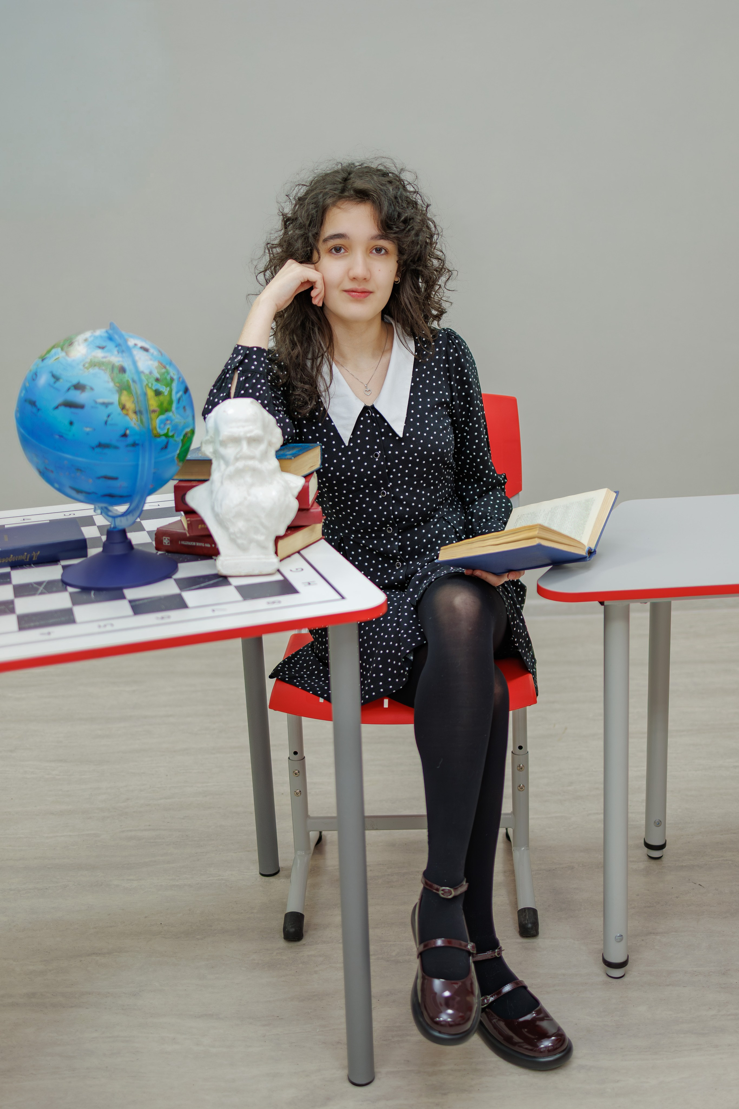 Позы для школьной фотосессии. Фотограф Медногорск Кувандык Оксана Шерехода свадебные, семейные, индивидуальные, школьные фотосессии. Печать фотоальбомов