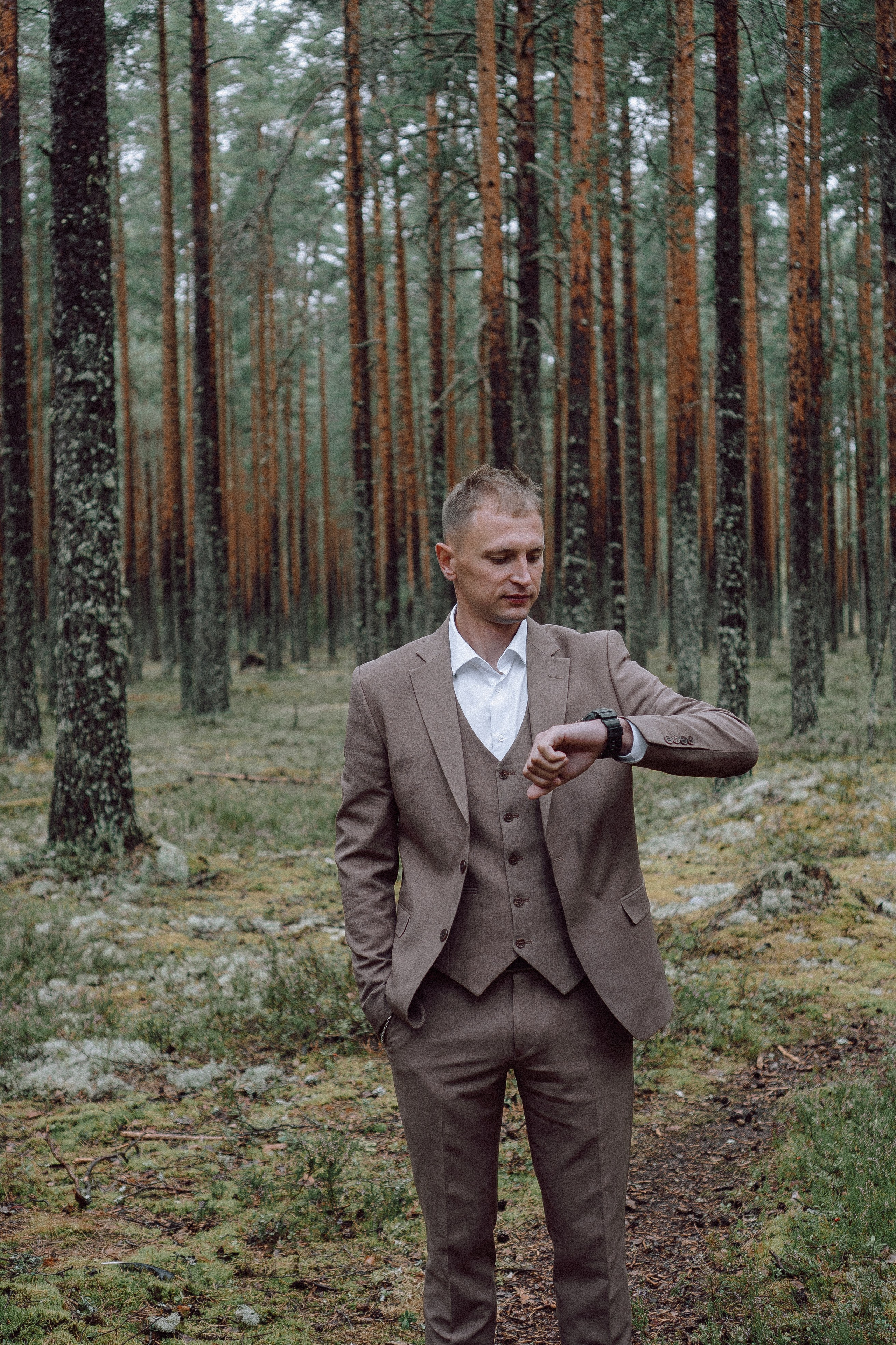 СВАДЕБНАЯ ФОТОСЕССИИЯ ПАРЫ В ГОРОДЕ ПРИОЗЕРСК В СОСНОВОМ ЛЕСУ И С ПИКАПОМ. Профессиональный фотограф, Санкт-Петербург — Виктория Богомолова