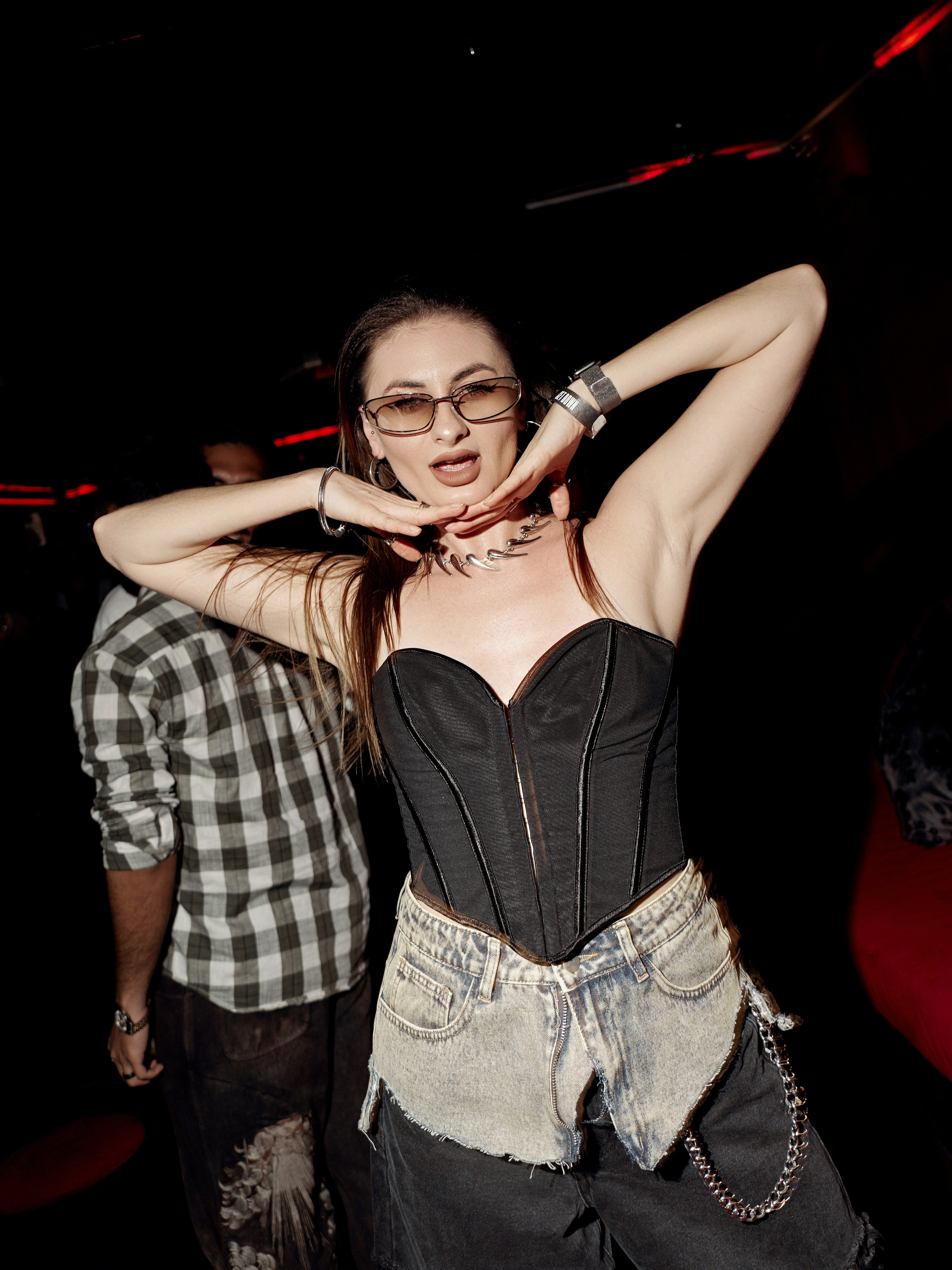 CLUB. NOIZOMAX Художественный фотограф в Дубай