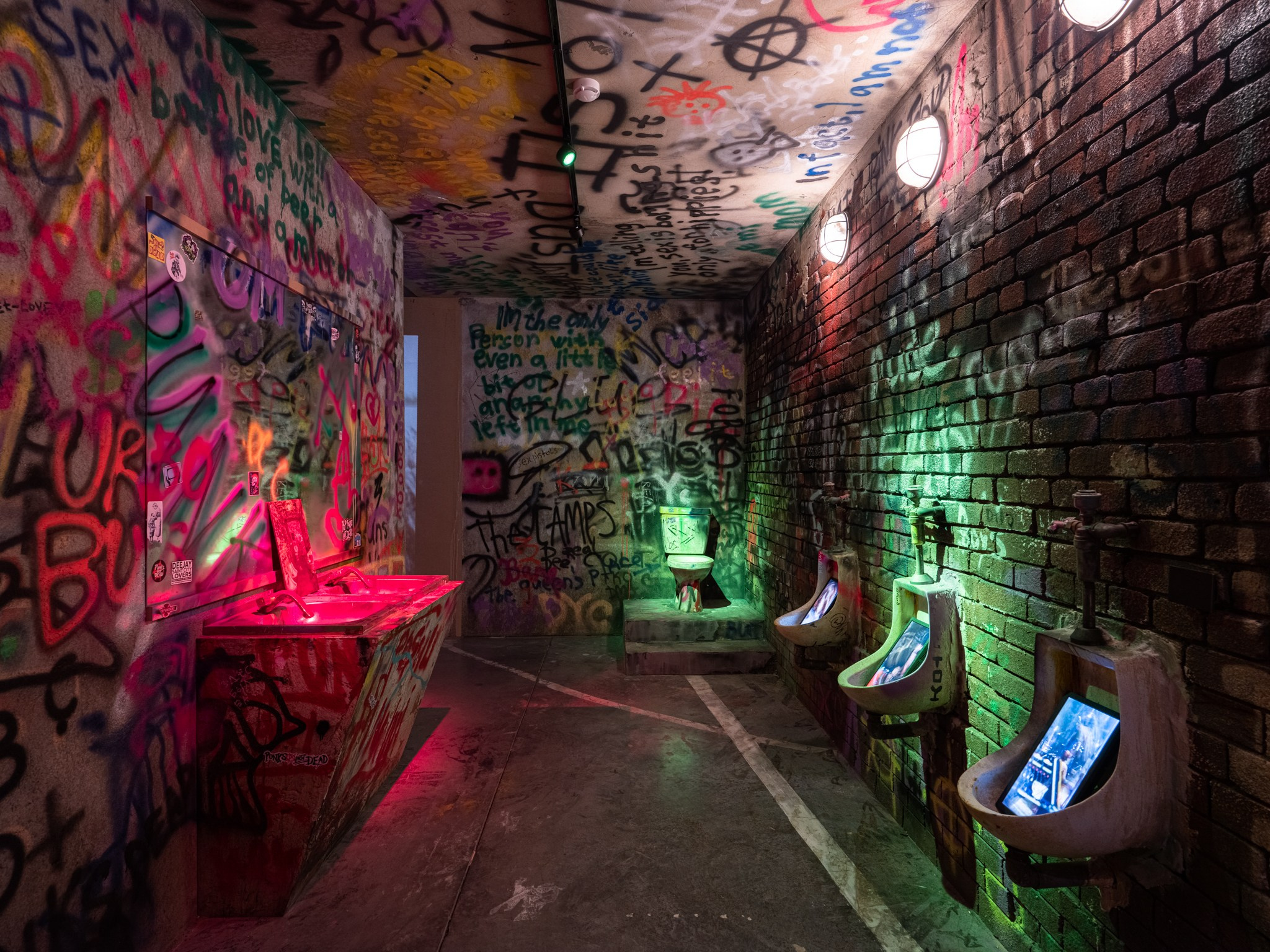 Выставка «Панк-культура. Король и Шут» Севкабельпорт (СПБ) Planet9 Плюс Судия 2024. Фотограф Василий Буланов