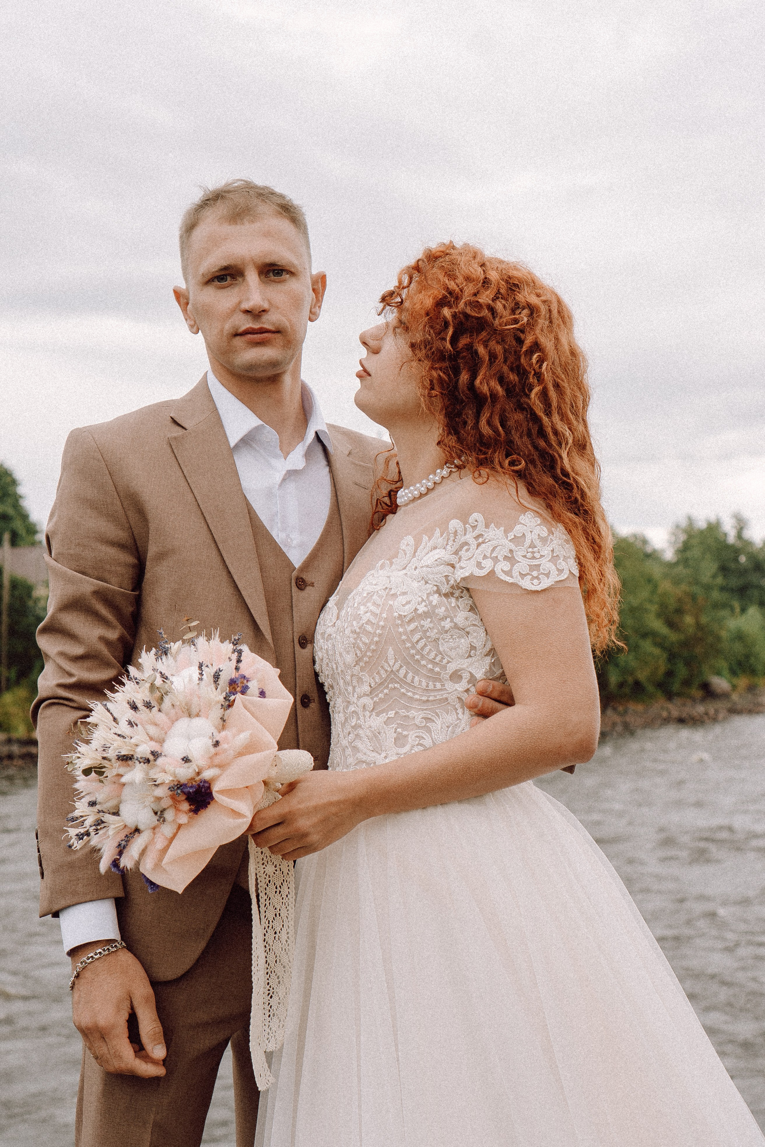 СВАДЕБНАЯ ФОТОСЕССИИЯ ПАРЫ В ГОРОДЕ ПРИОЗЕРСК В СОСНОВОМ ЛЕСУ И С ПИКАПОМ. Профессиональный фотограф, Санкт-Петербург — Виктория Богомолова