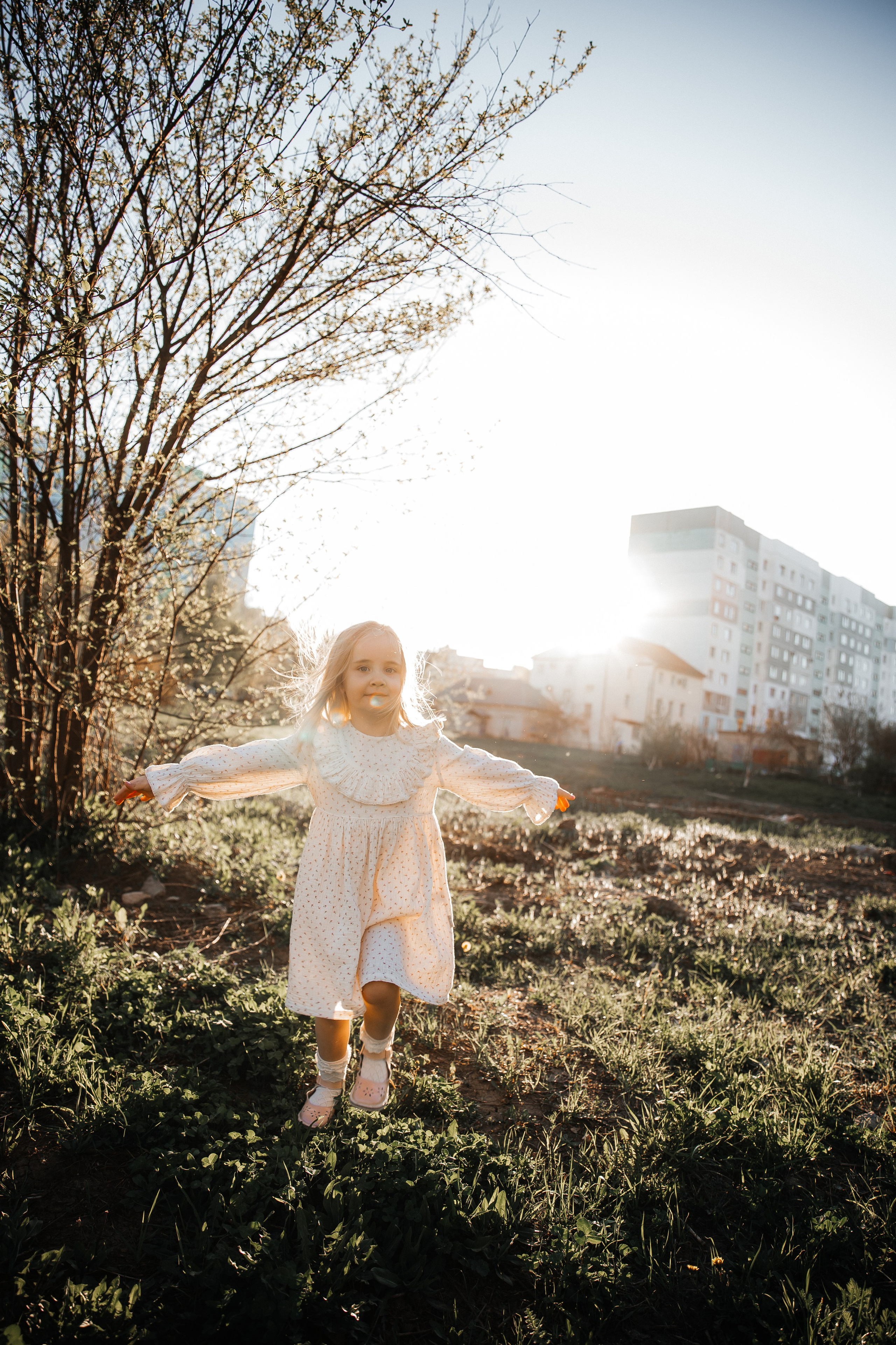 Катя и Маша в вишне. Семейный фотограф документалист в Пензе Лопатинская Татья