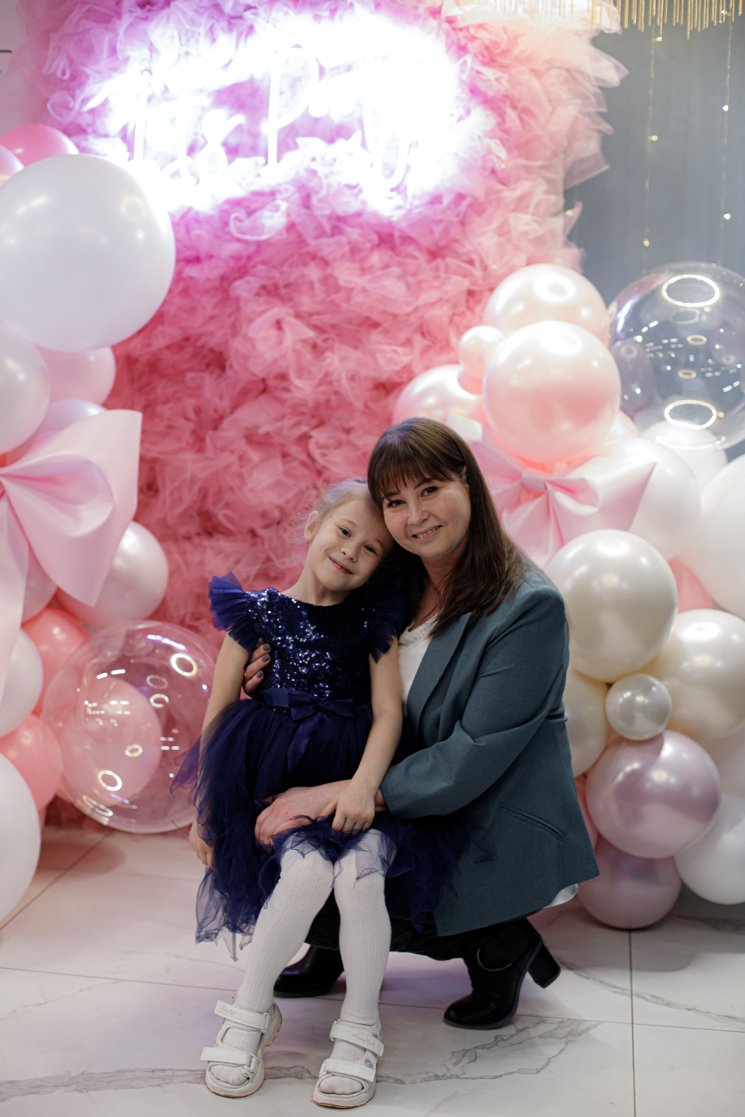 ASIA'S BIRTHDAY PARTY. Photokarish