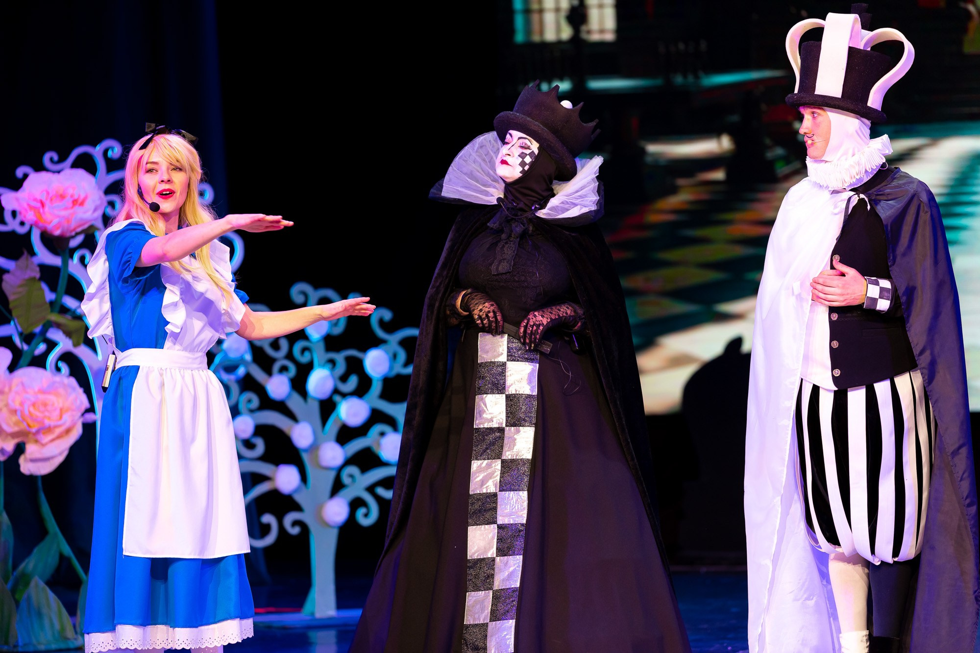 Спектакль в Доме культуры. Андрей Кровлин — фотограф в Славянке