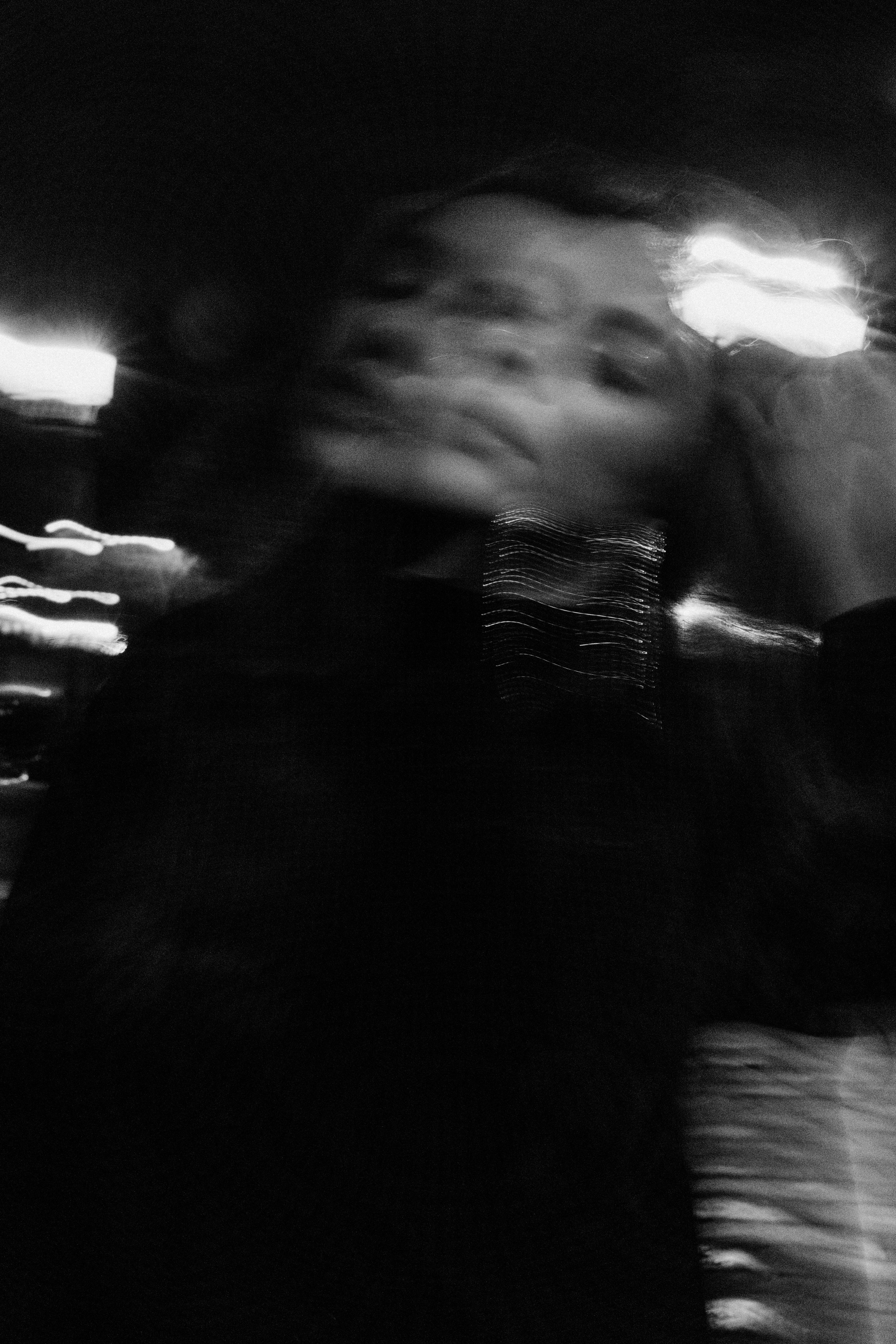 Ночной город. Фотограф в Париже