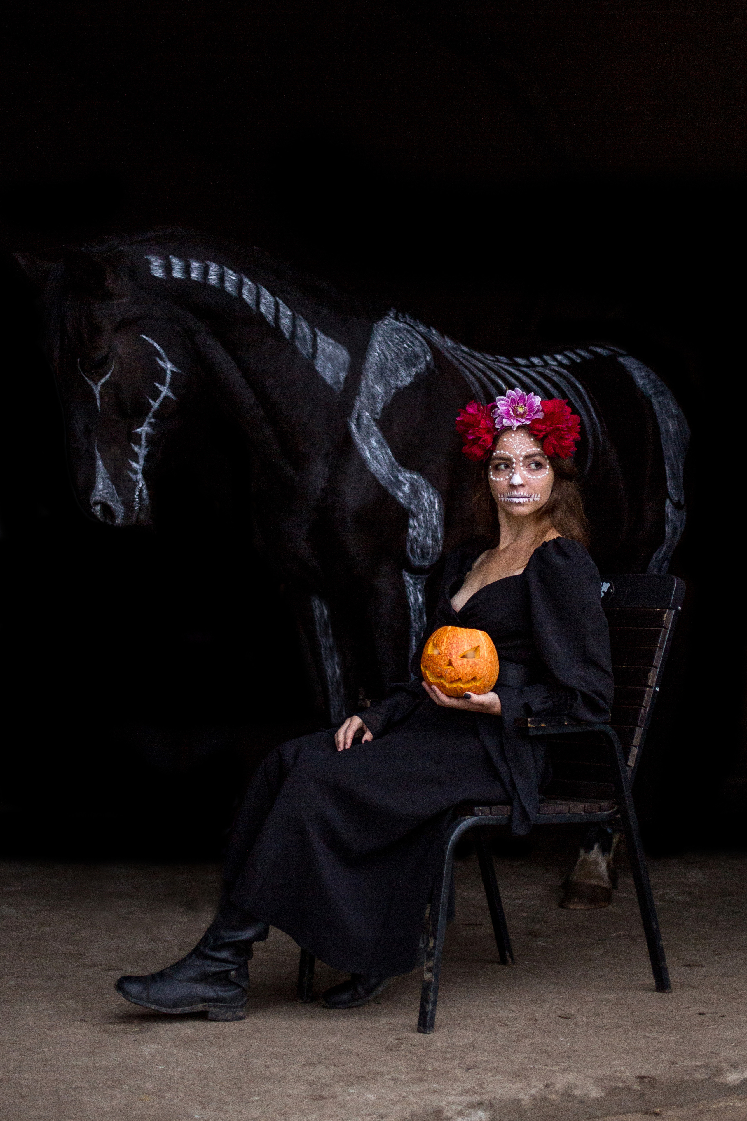 Фотосессия с стиле хэллоуин с лошадью