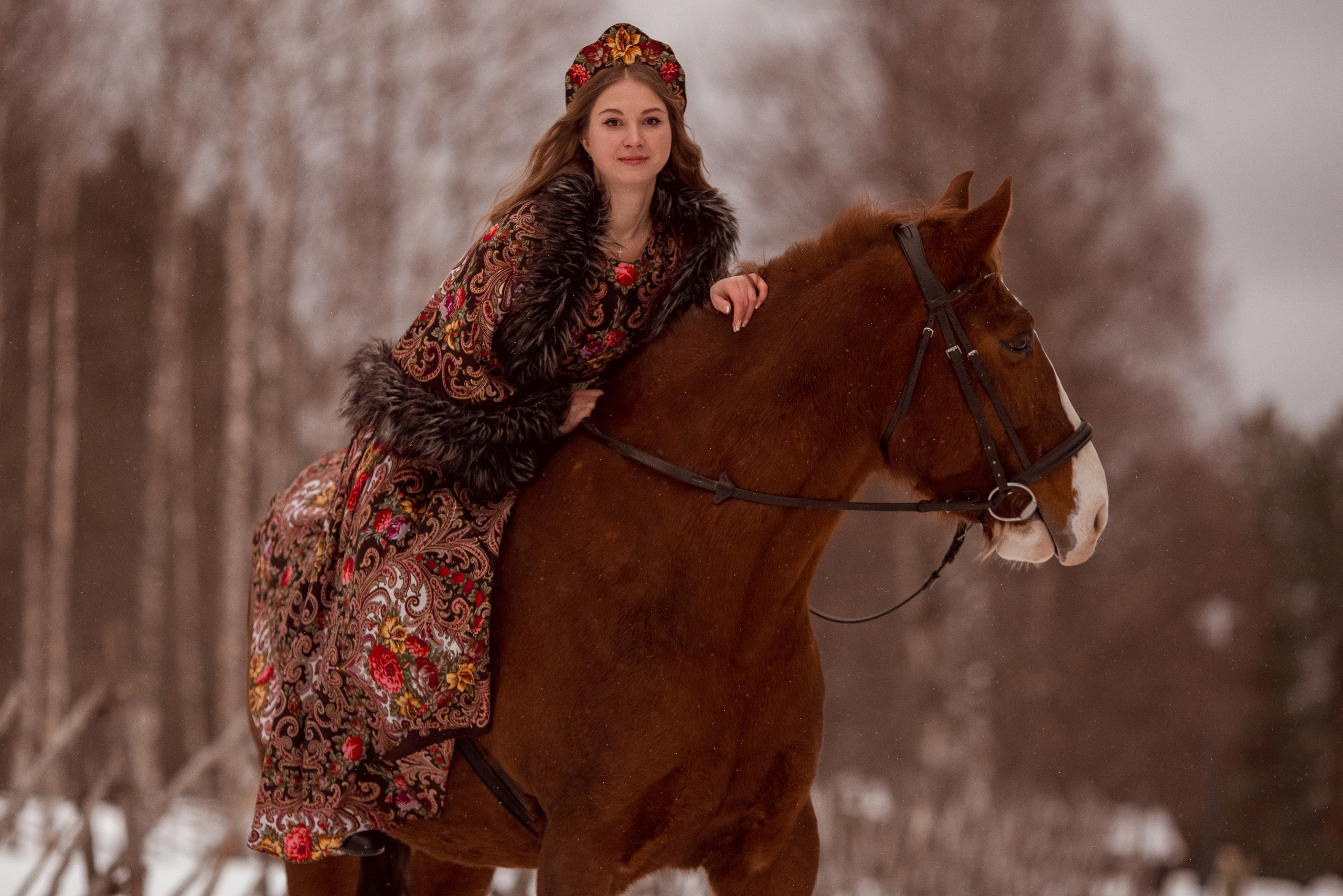 Девушка на фотосессии в русско-народном стиле