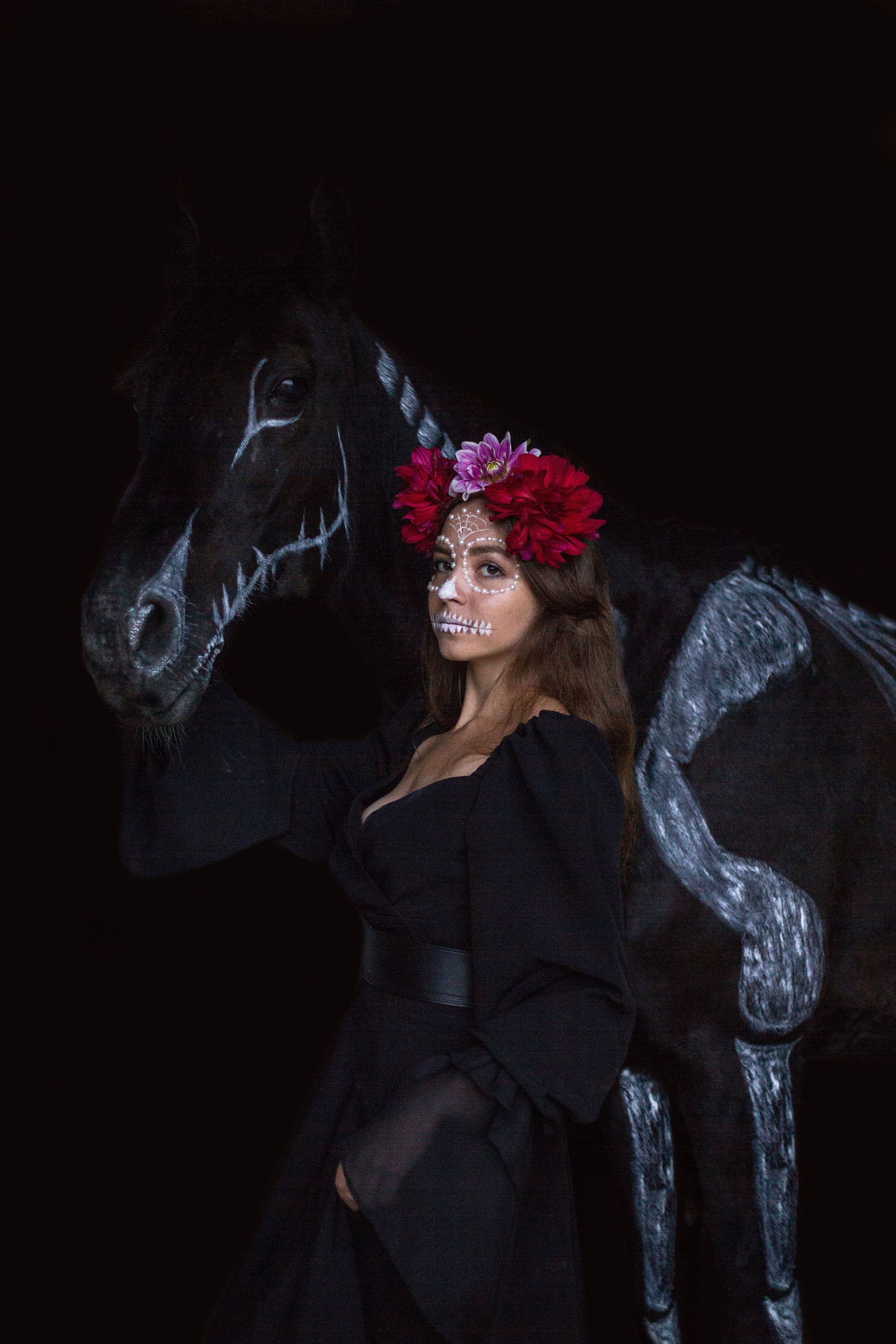 Фотосессия с стиле хэллоуин с лошадью