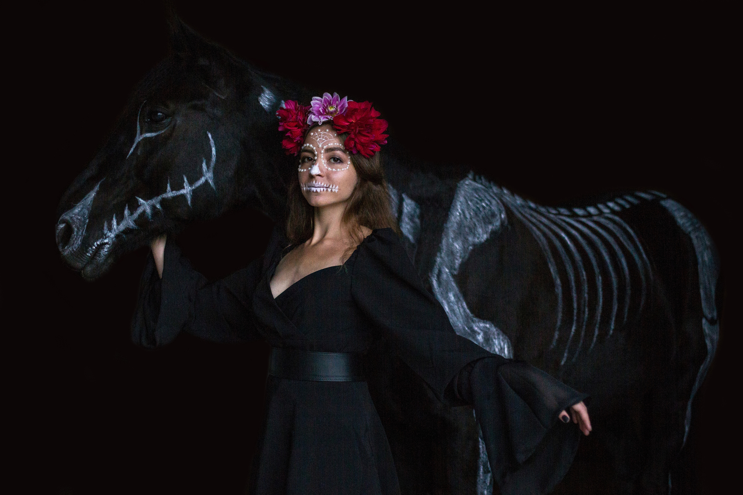 Фотосессия с стиле хэллоуин с лошадью