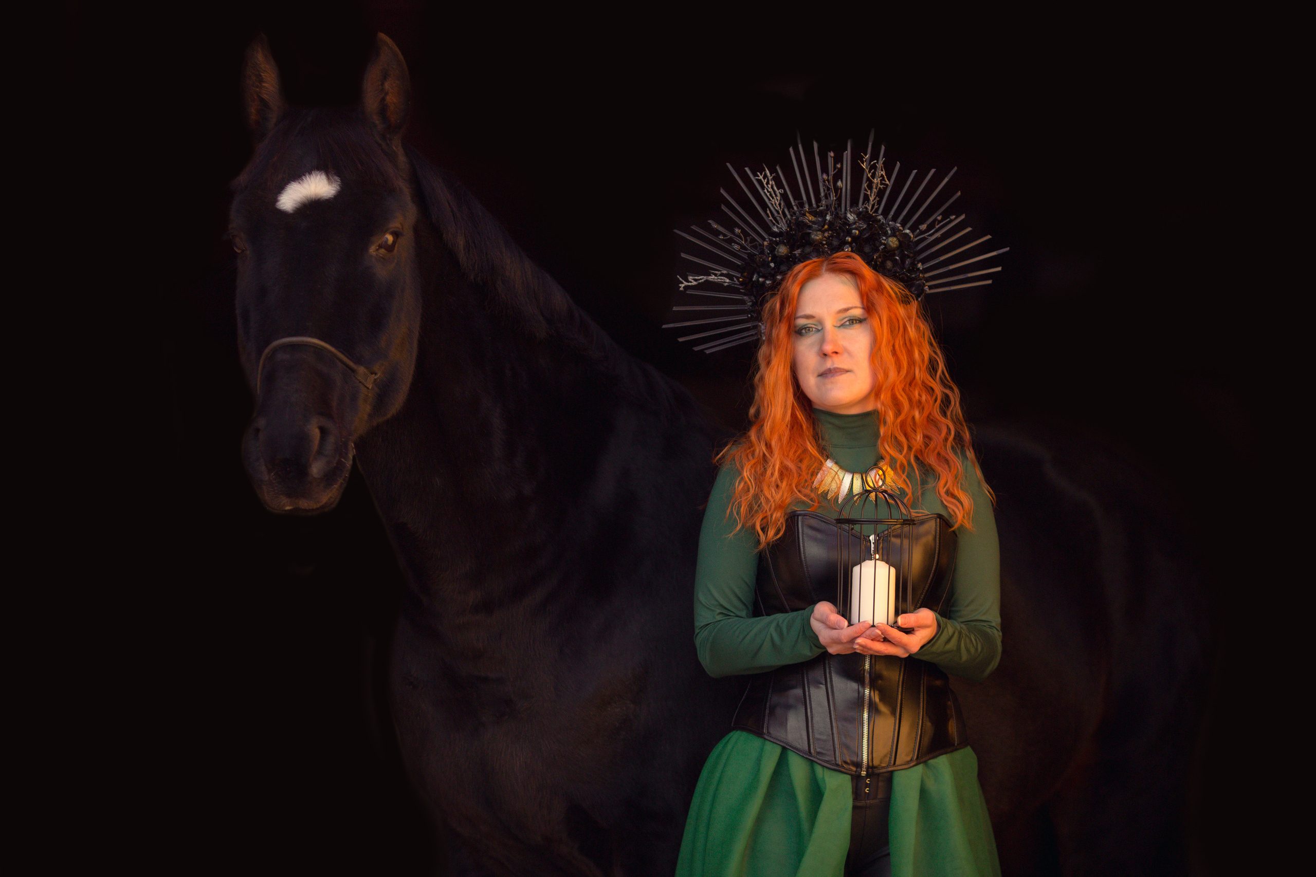 Фотосессия ведьма и лошадь