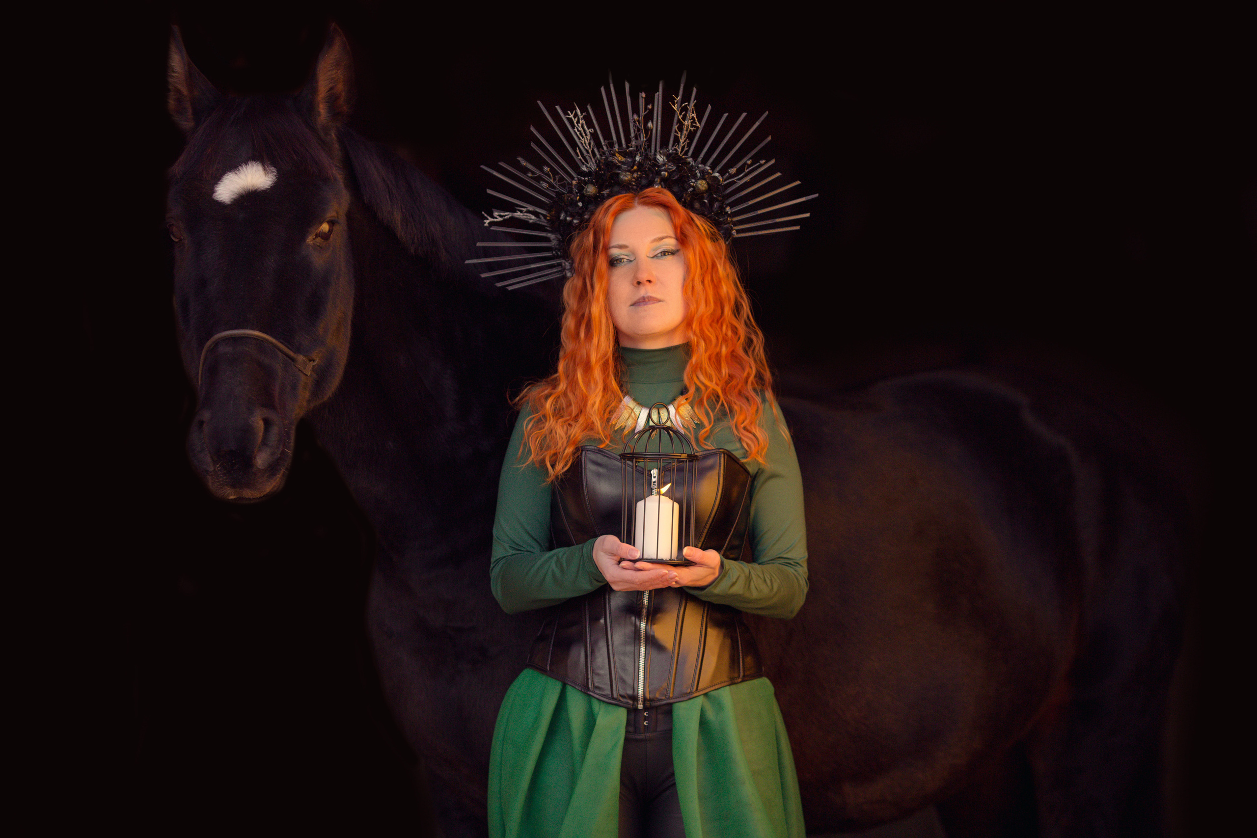 Фотосессия ведьма и лошадь