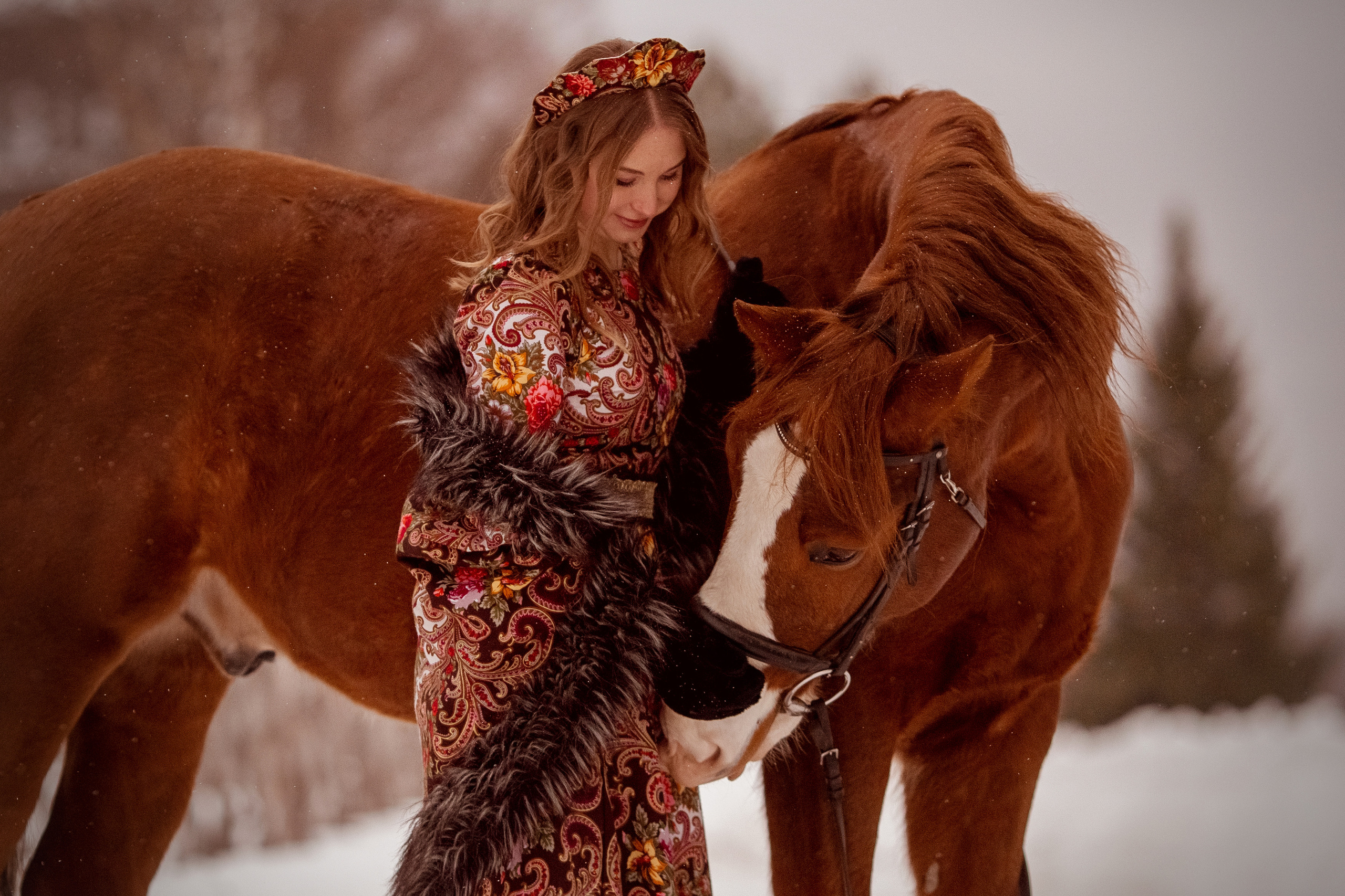 Девушка на фотосессии в русско-народном стиле