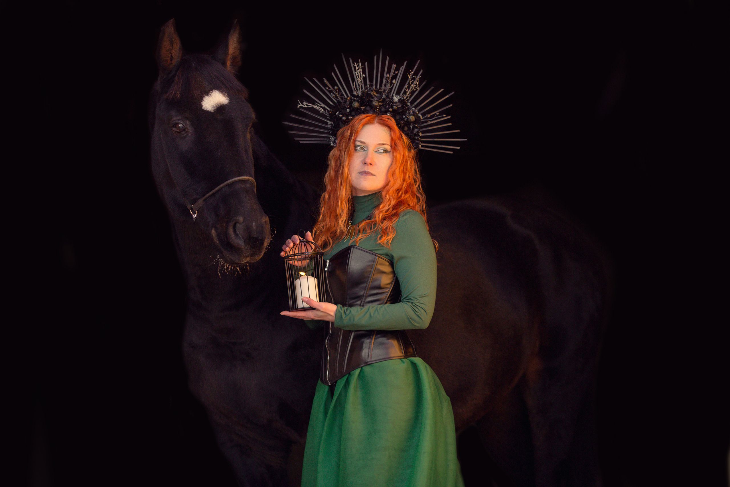 Фотосессия ведьма и лошадь