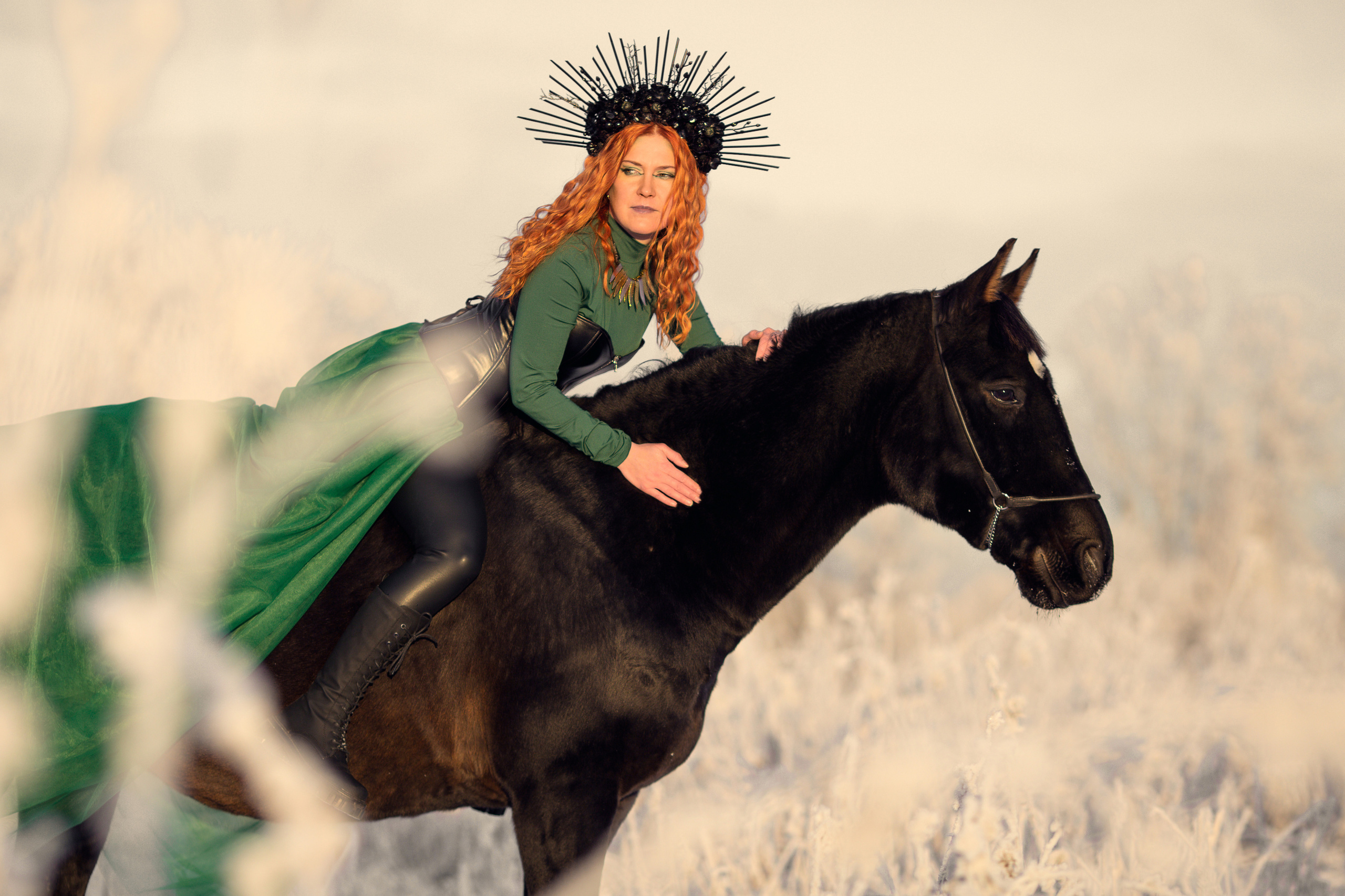 Фотосессия ведьма и лошадь