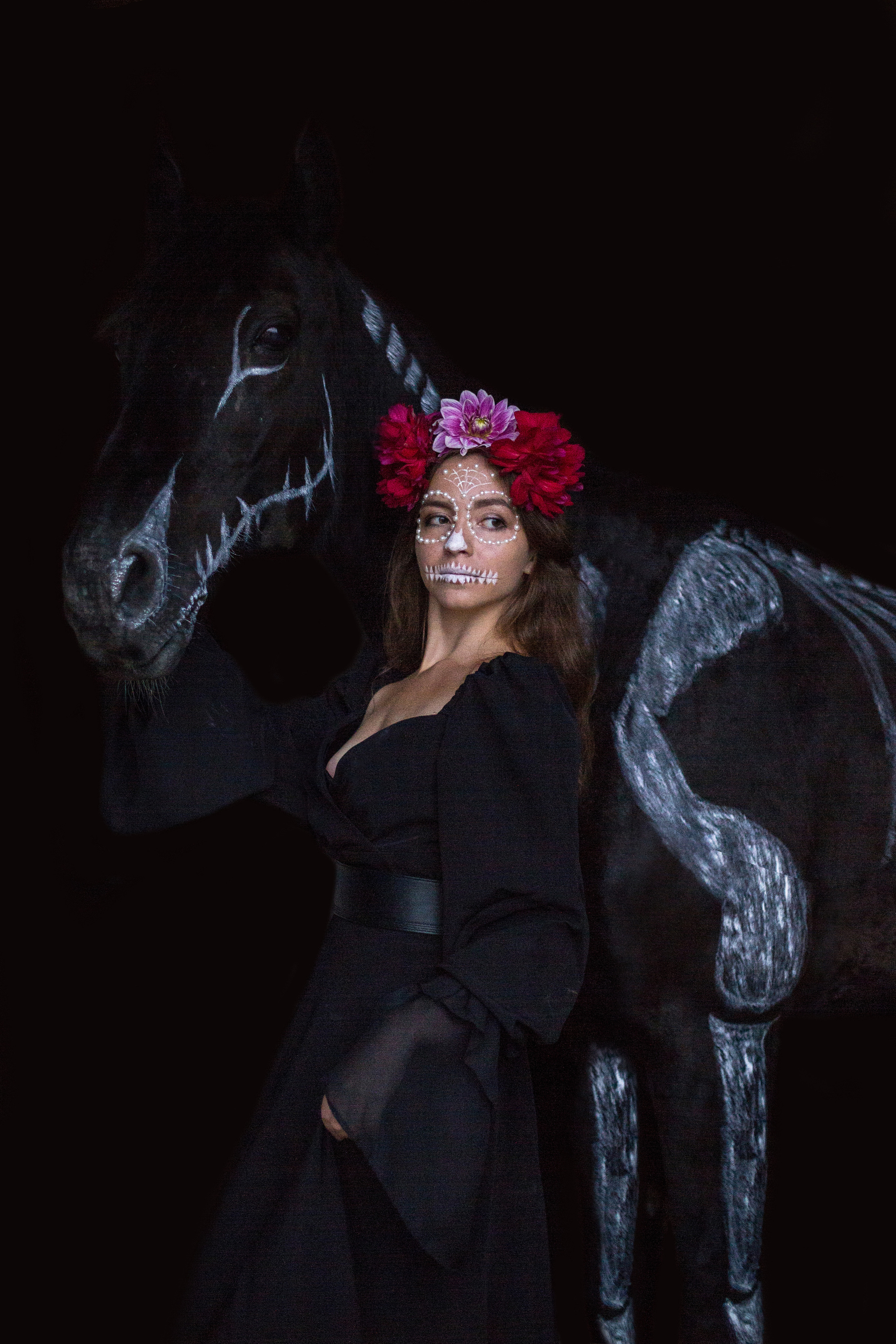 Фотосессия с стиле хэллоуин с лошадью