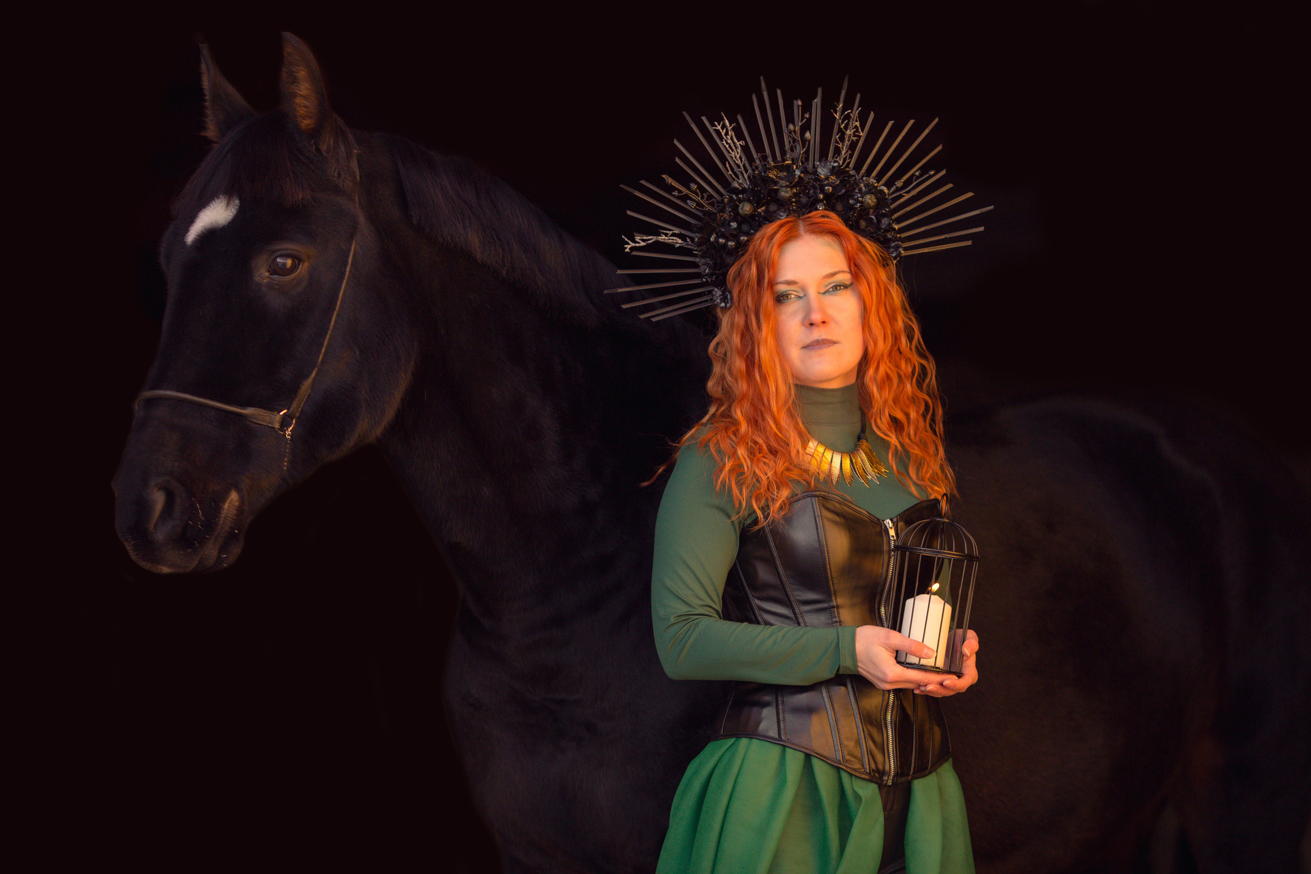 Фотосессия ведьма и лошадь