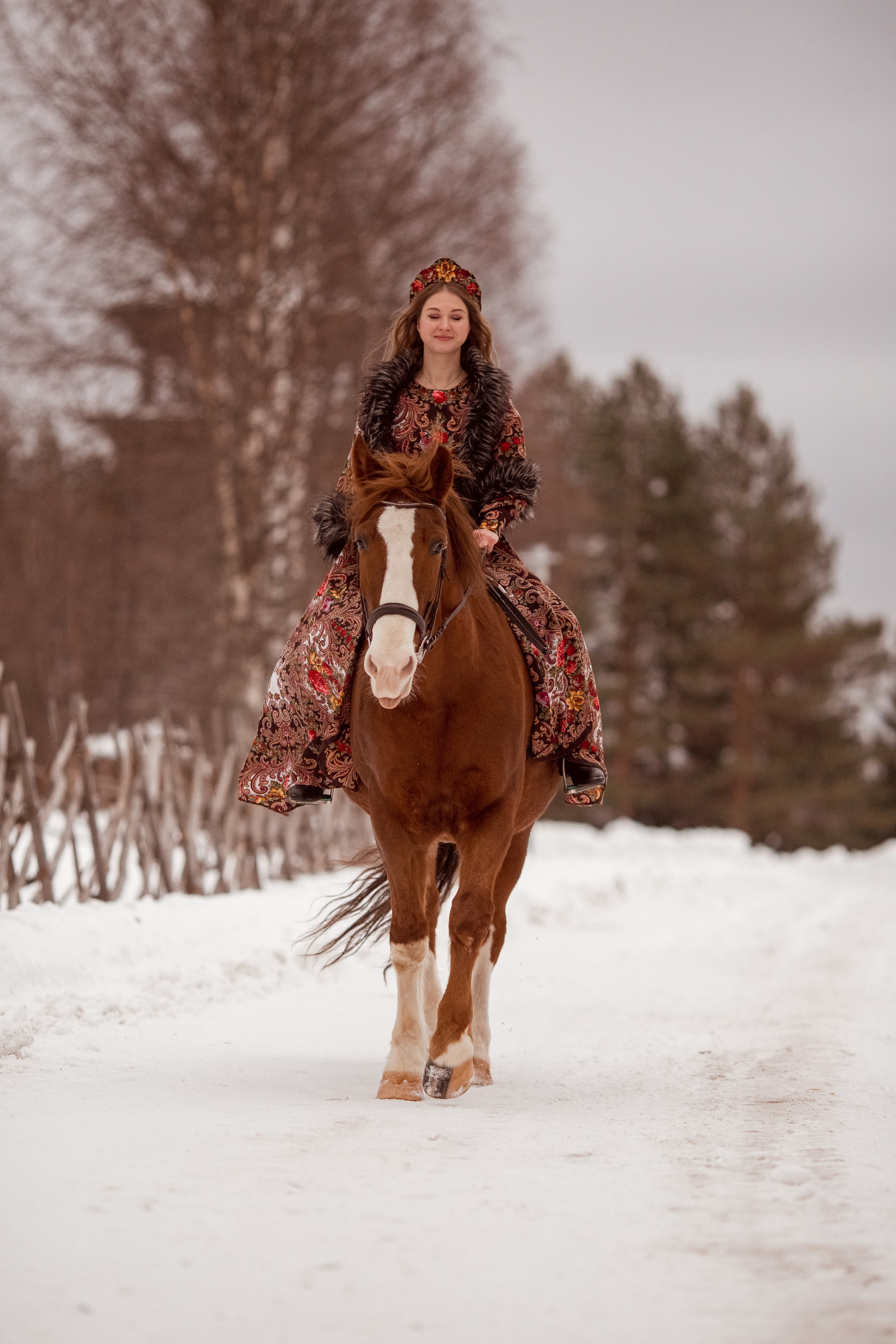 Девушка на фотосессии в русско-народном стиле