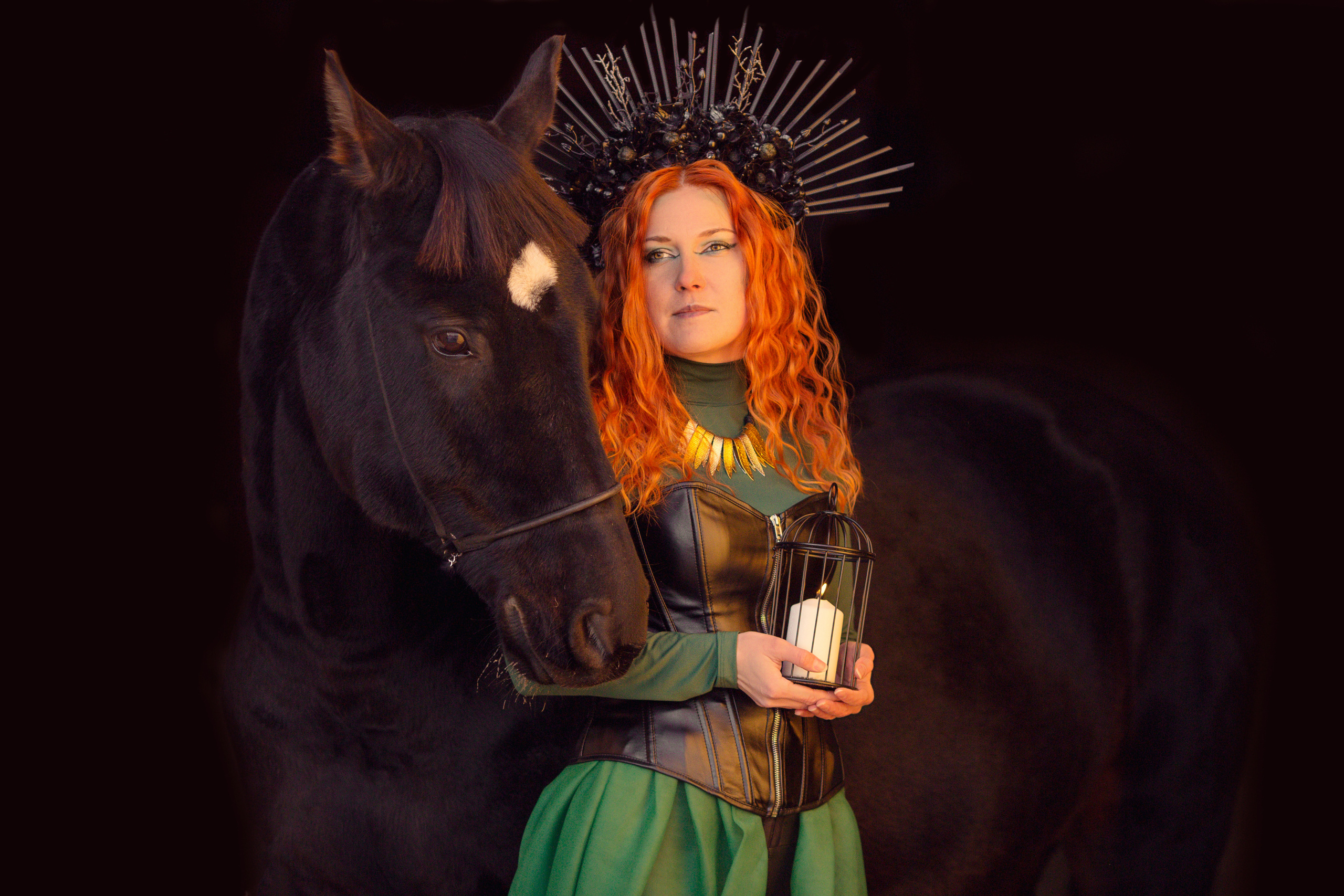 Фотосессия ведьма и лошадь