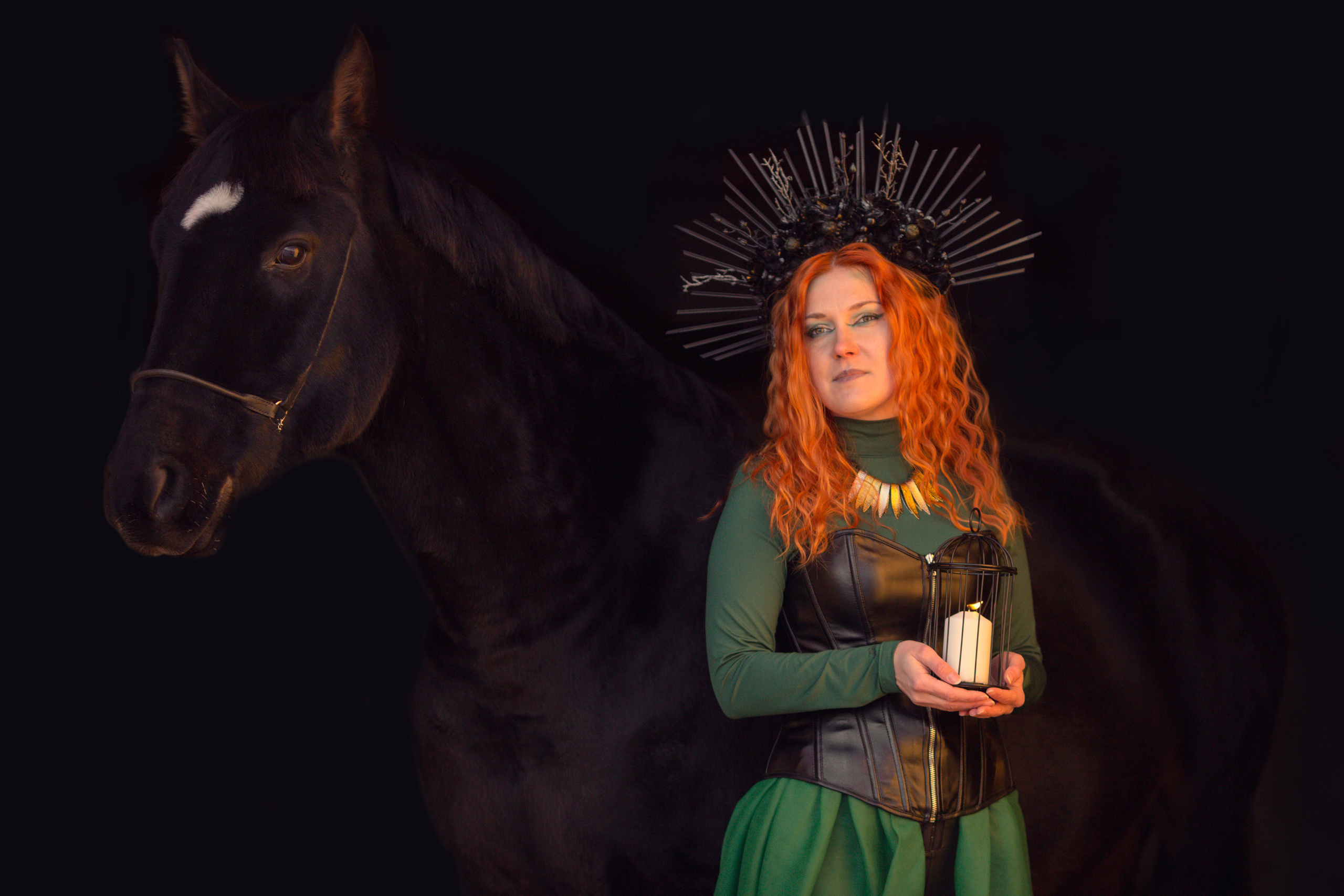 Фотосессия ведьма и лошадь