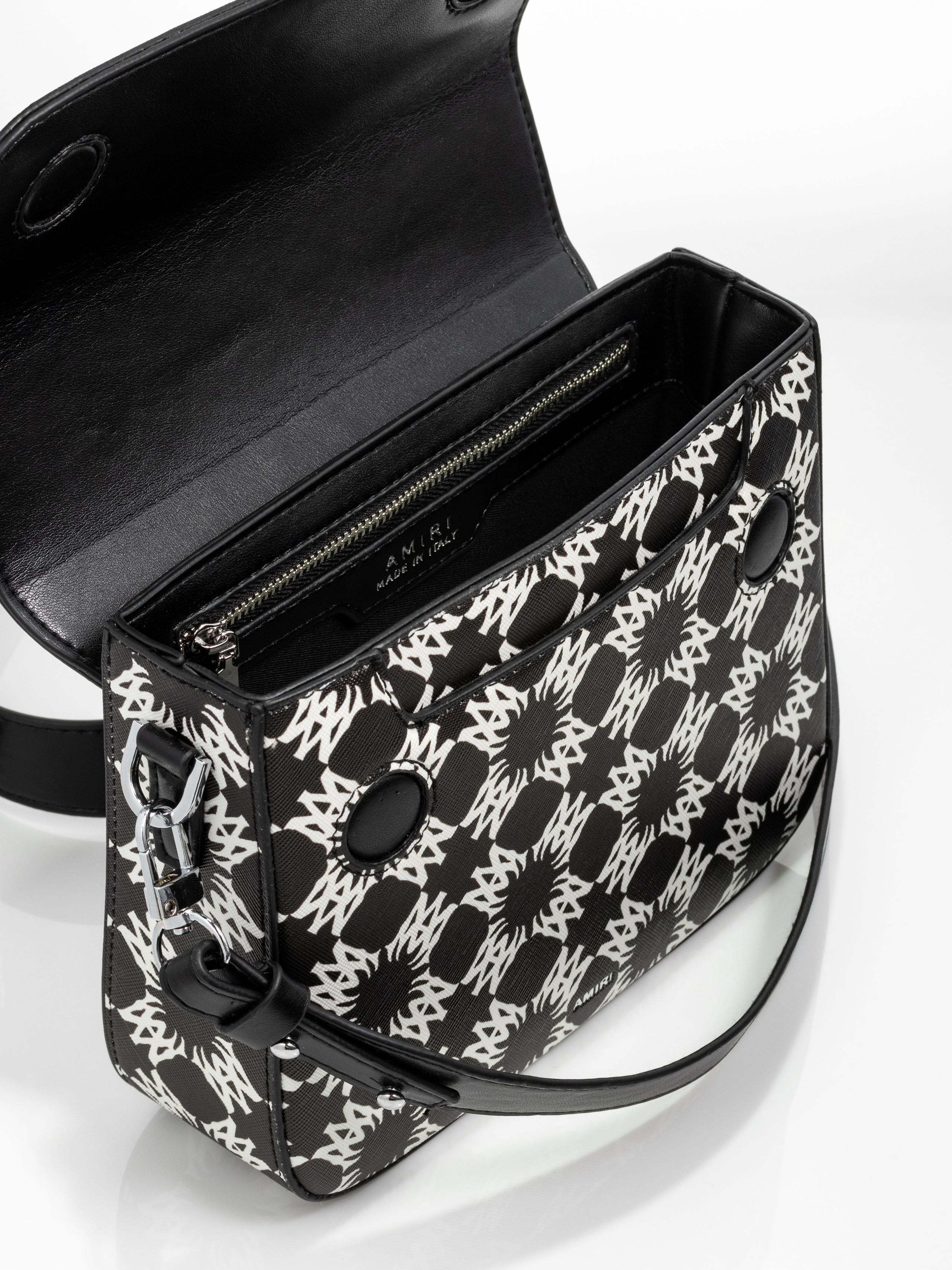 Съёмка сумок для карточек товаров на Вайлдберриз. Предметный фотограф в Нижнем Новгороде Денис Павлов