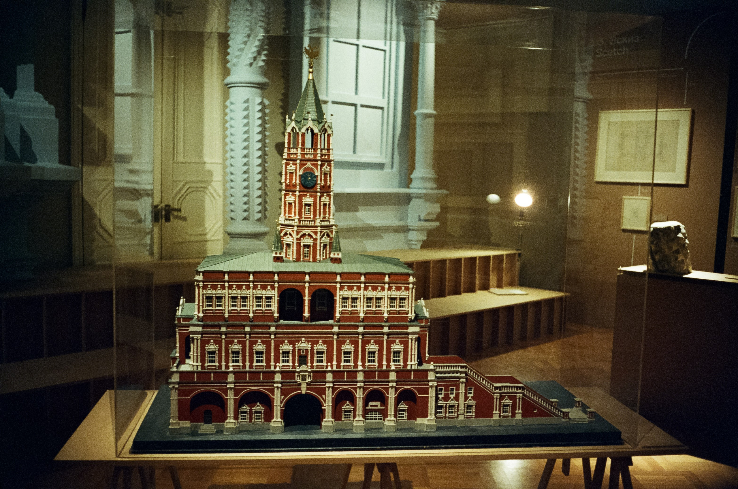 Ricoh FF-1 / SFL 500T (Kodak Vision 3 500T) / 27 октября Музей Архитектуры