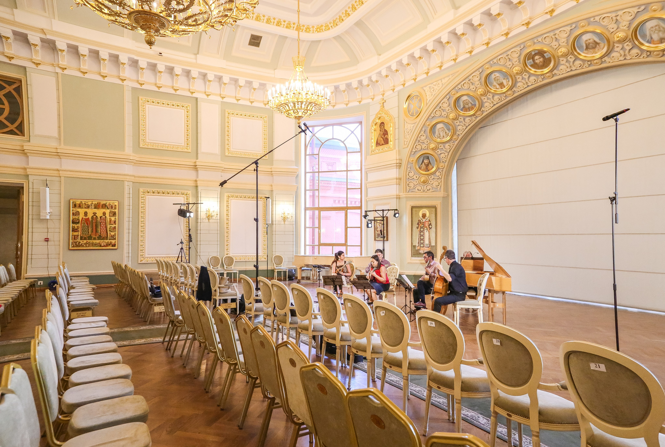 Путешествие мандолины. Дарья Письменюк / Darya Leitstern — фотограф, музыкант, журналист, путешественник