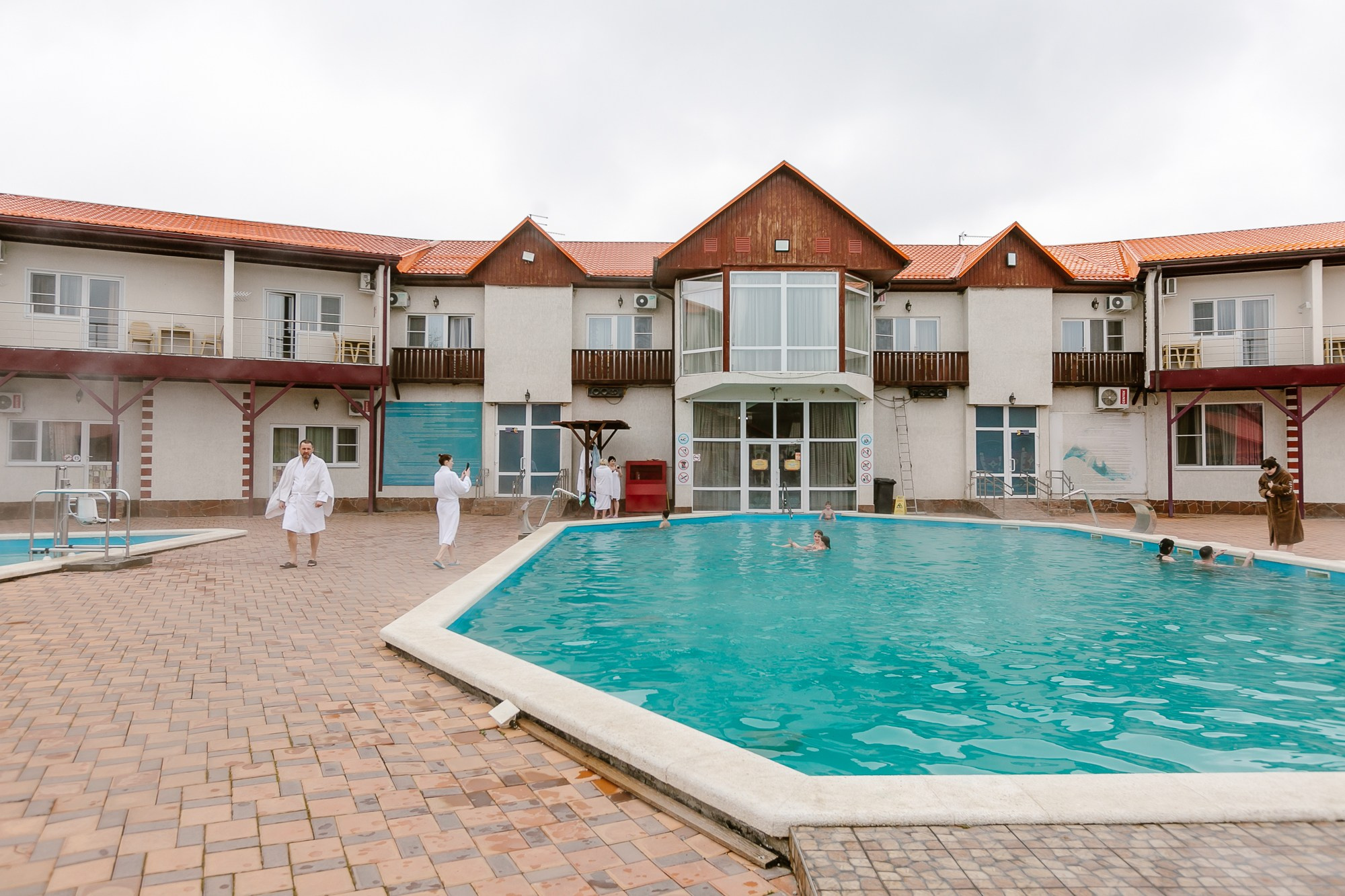 Фотографии территории термального источника март 2024 год