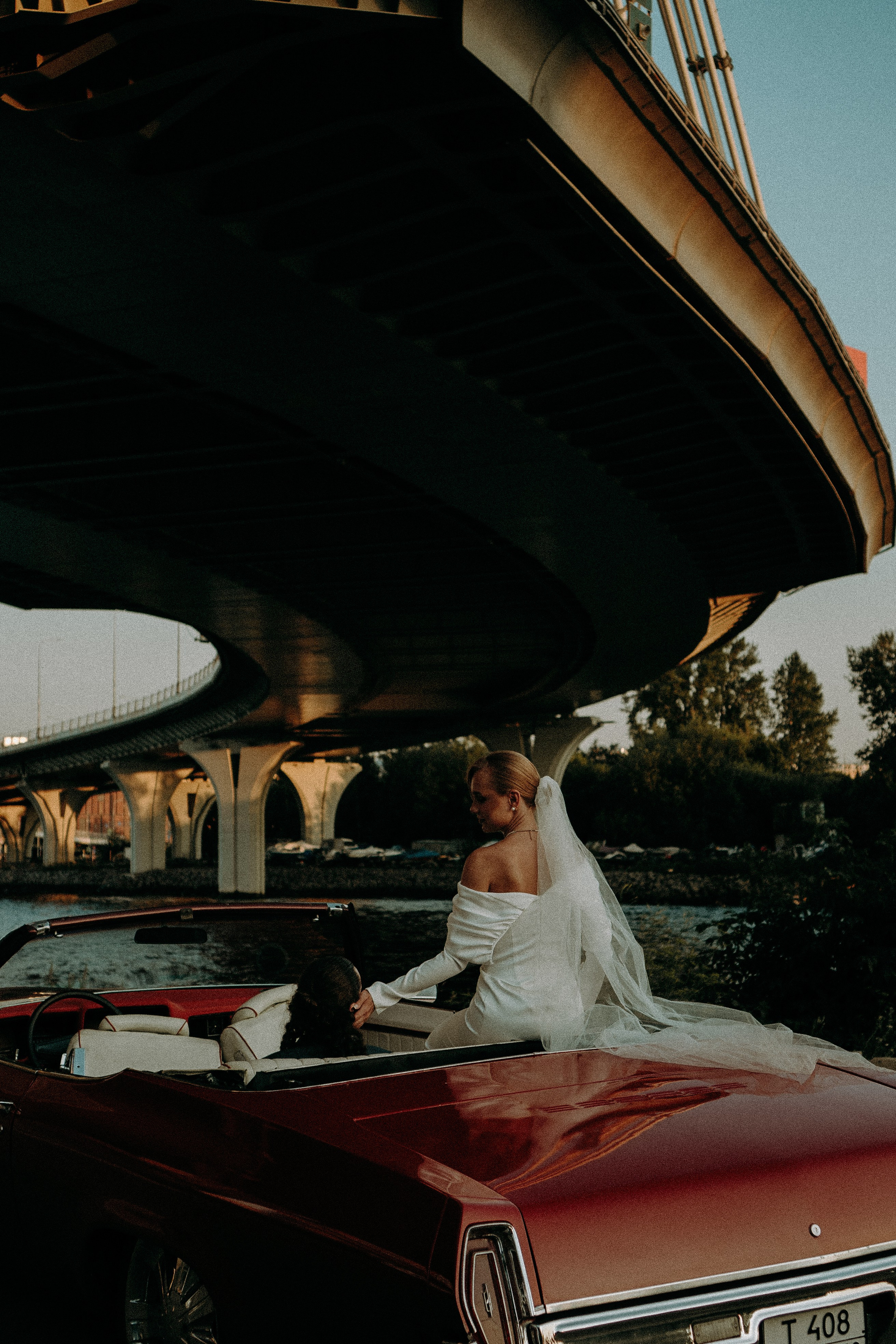 СВАДЕБНАЯ СЬЕМКА ВОЗЛЕ МСОТА БЕТАНКУРА НА КАБРИОЛЕТЕ. Профессиональный фотограф, Санкт-Петербург — Виктория Богомолова