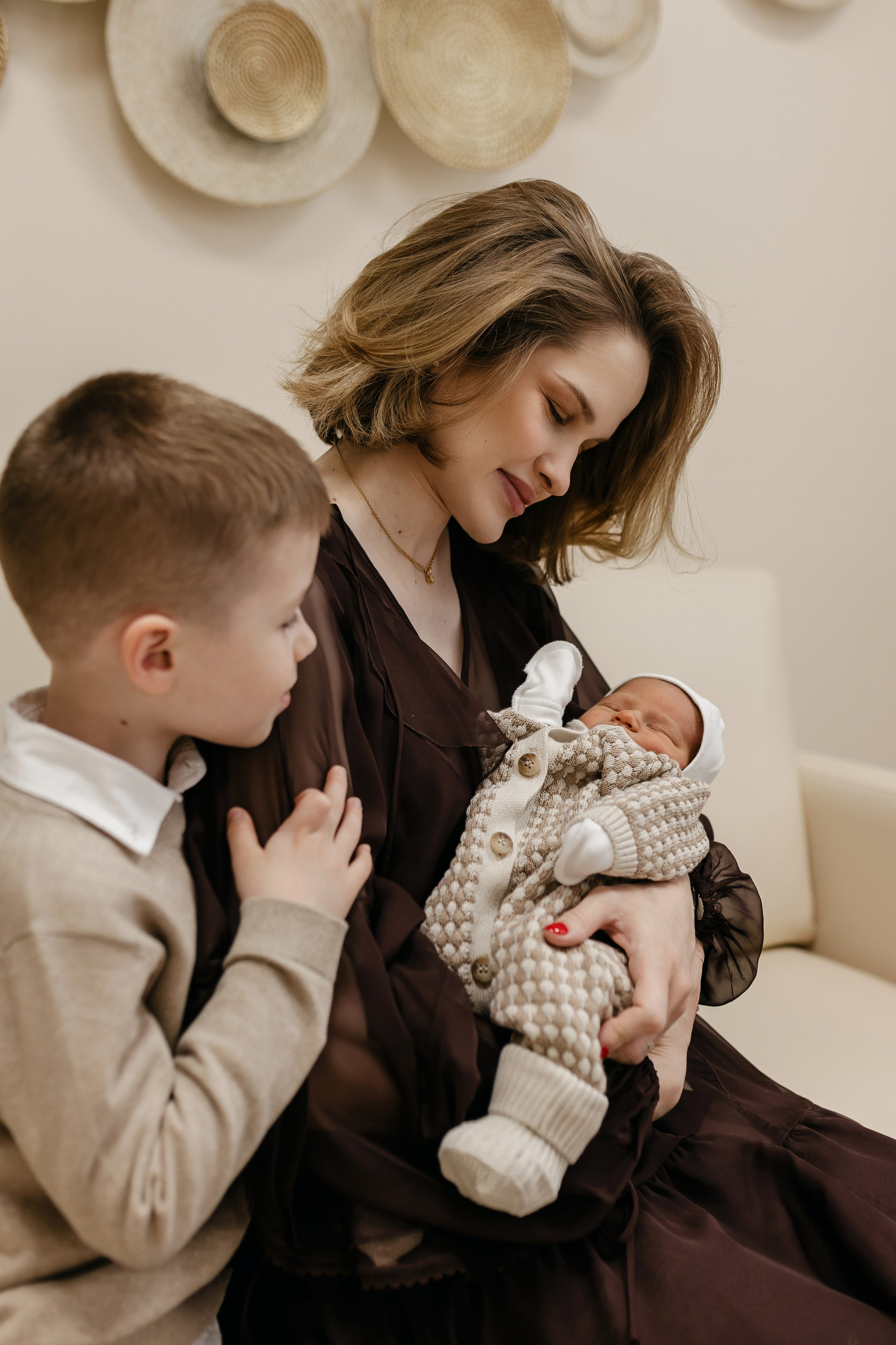 Фотограф на выписку из роддома в Краснодаре, выписка из Екатерининского роддома, фотограф Яна Морева. Семейный фотограф в Краснодаре Яна Морева