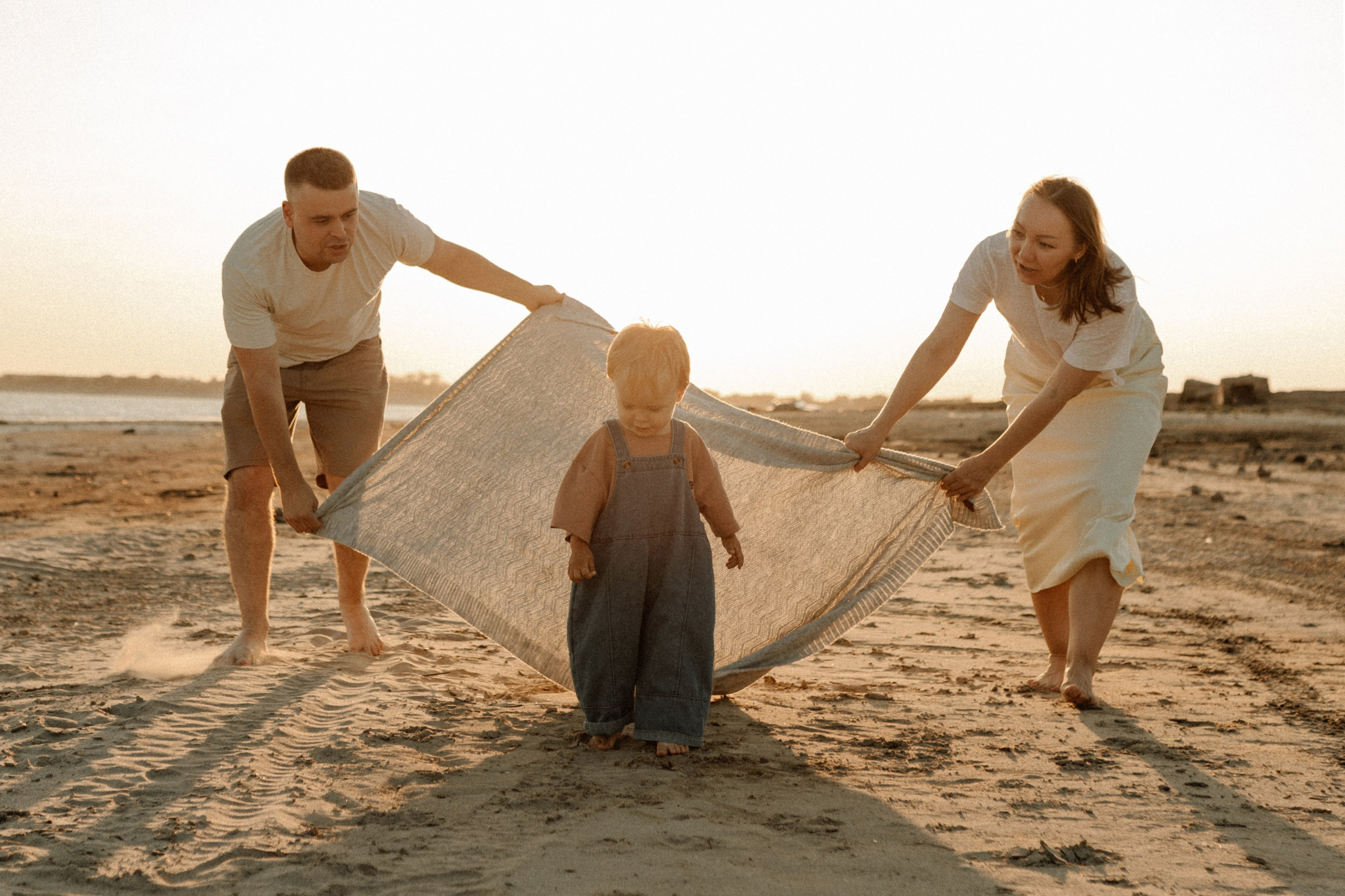 Трое у реки, не считая фотографа. Семейный фотограф в Краснодаре Яна Морева