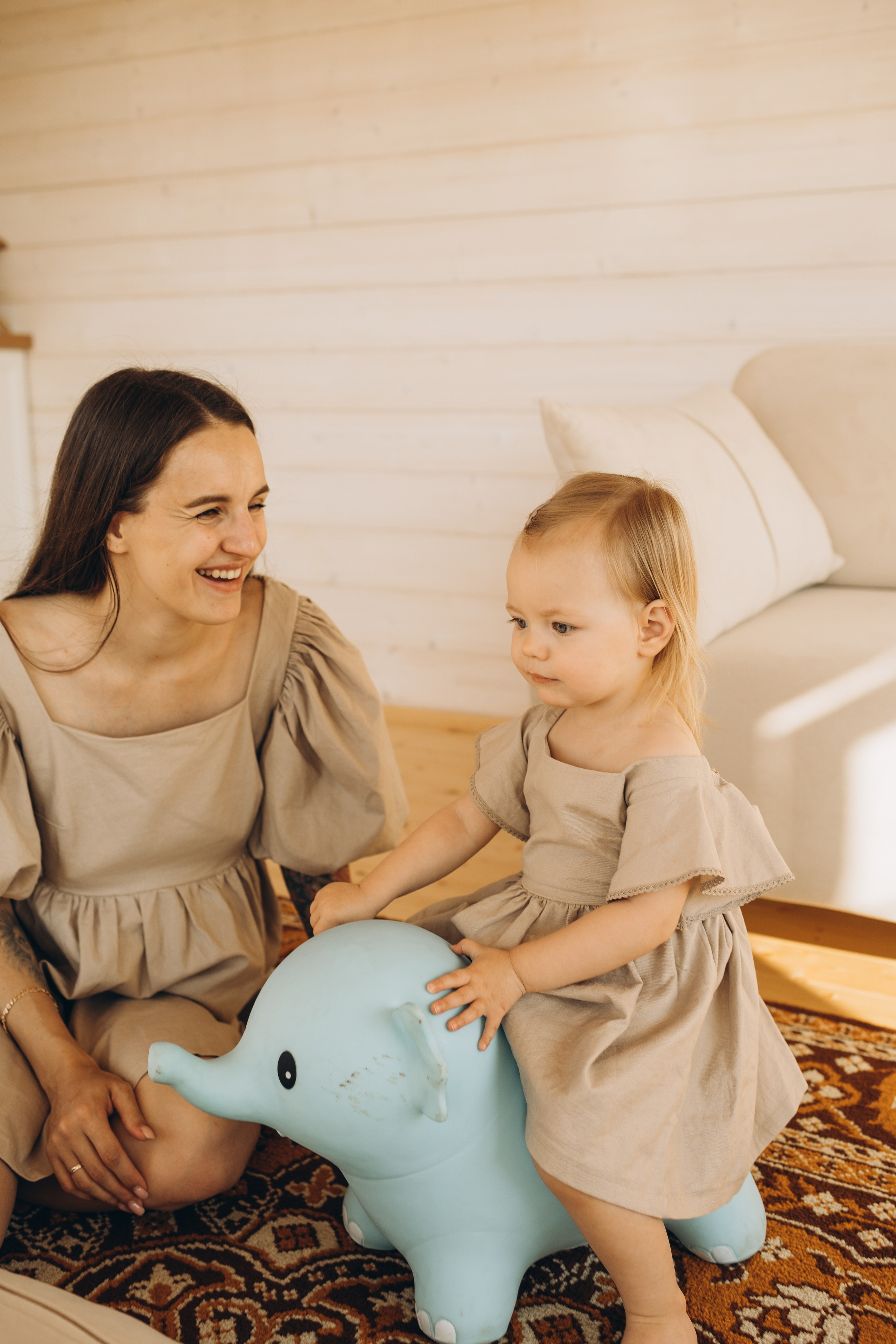 Оля и Мирослава Беседка. Семейный фотограф в Москве Виктория Ястребинская