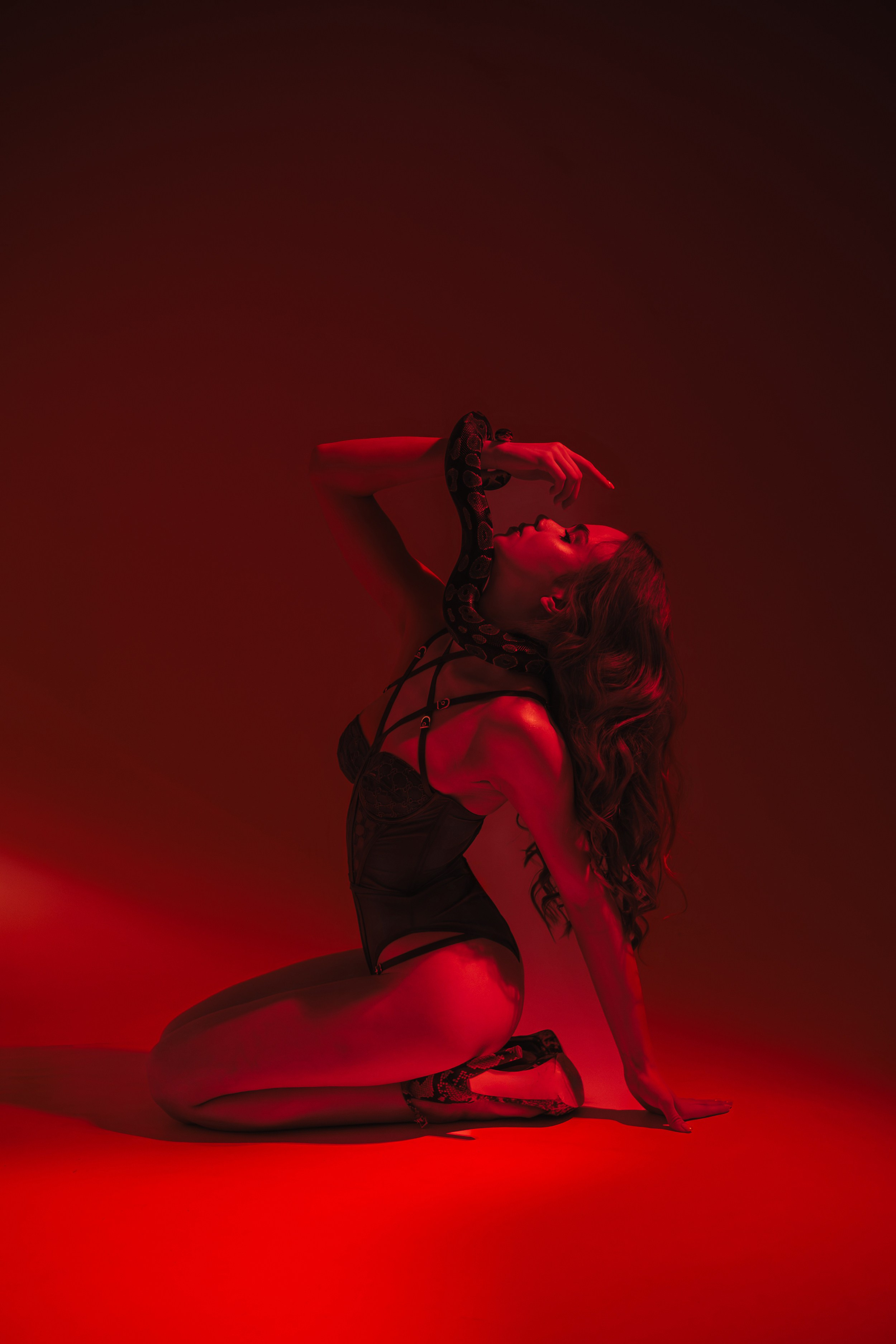 Яна — съёмка с питоном