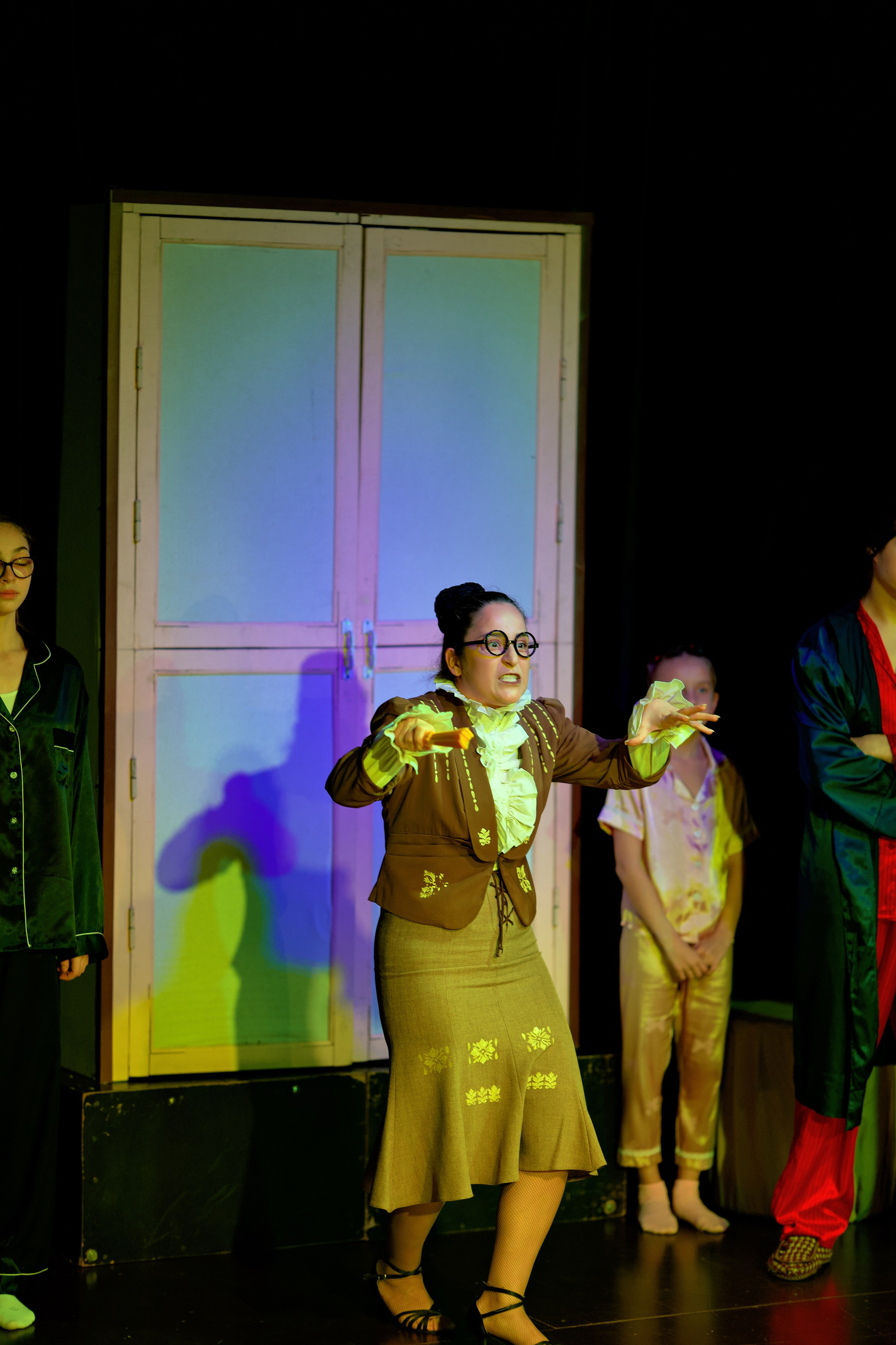 В шкафу с призраками. Фотограф Денис Болдинов. Москва