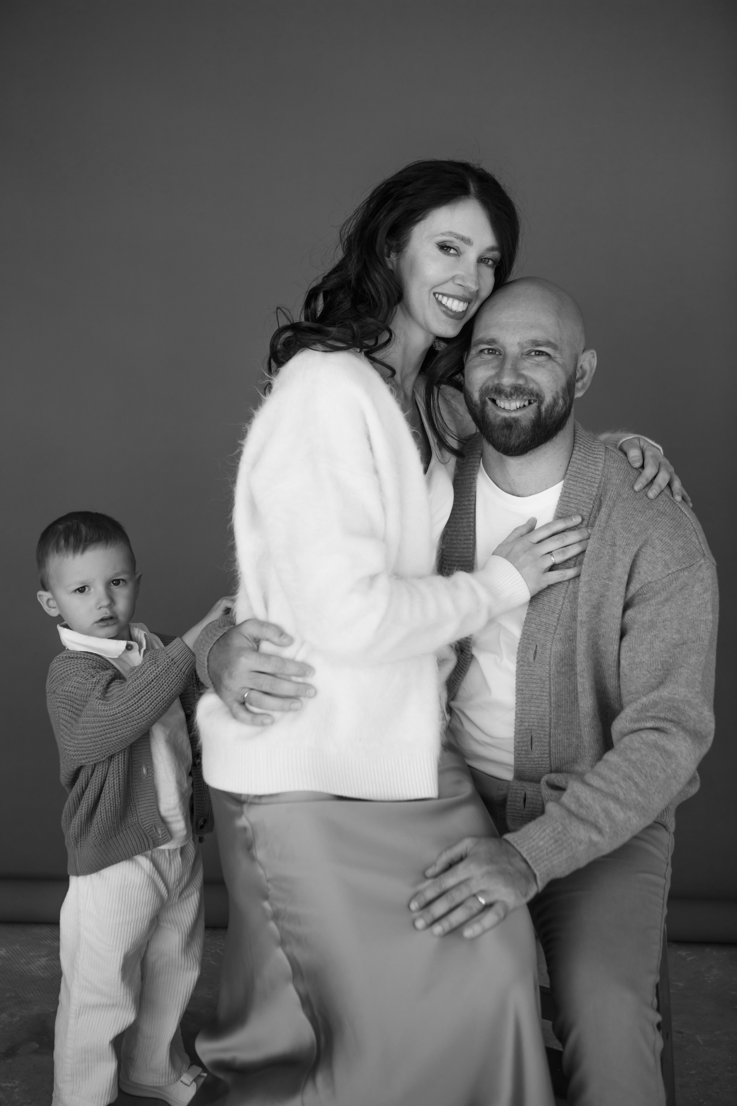 Семейная фотосессия в минималистичном стиле. Фотограф Александра Рышкова