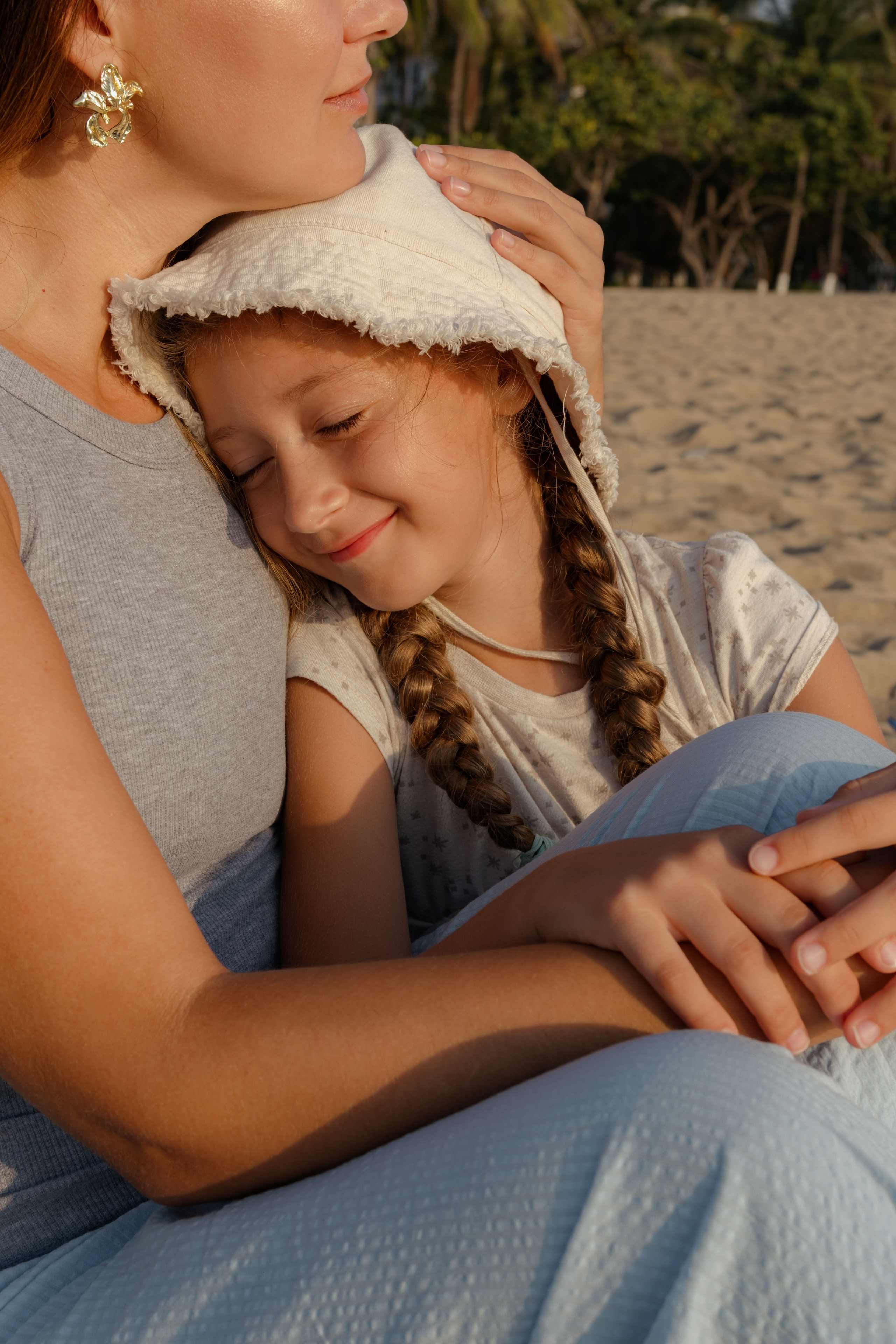 Mother and daughters. Portrait photographer Nha Trang | Julia Meshanina