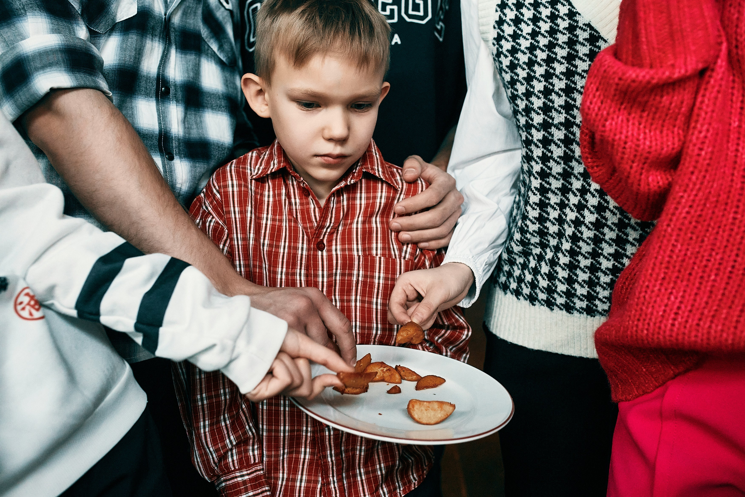 Семейный завтрак. Семейный и репортажной фотограф в Красноярске и Москве Виктор Бабинцев