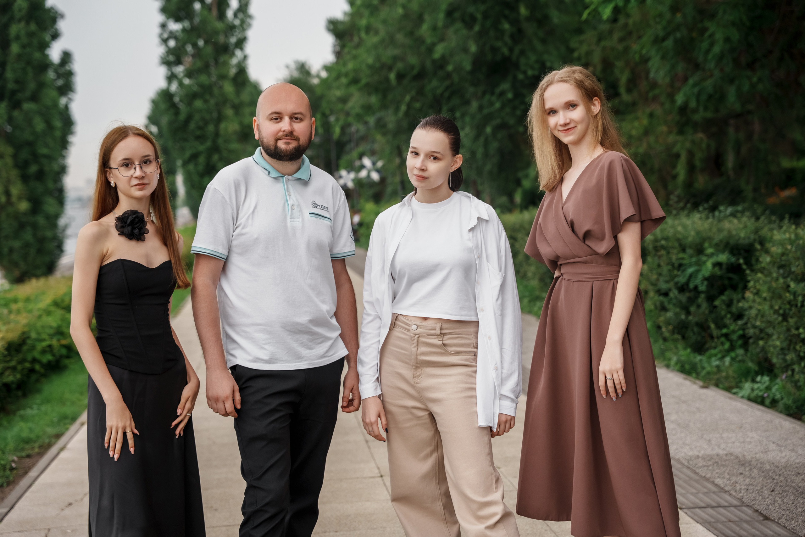 Уличная на набережной. ВЫПУСКНЫЕ АЛЬБОМЫ, Школьный фотограф, семейный и свадебный в Саратове и области Ольга Плаксина