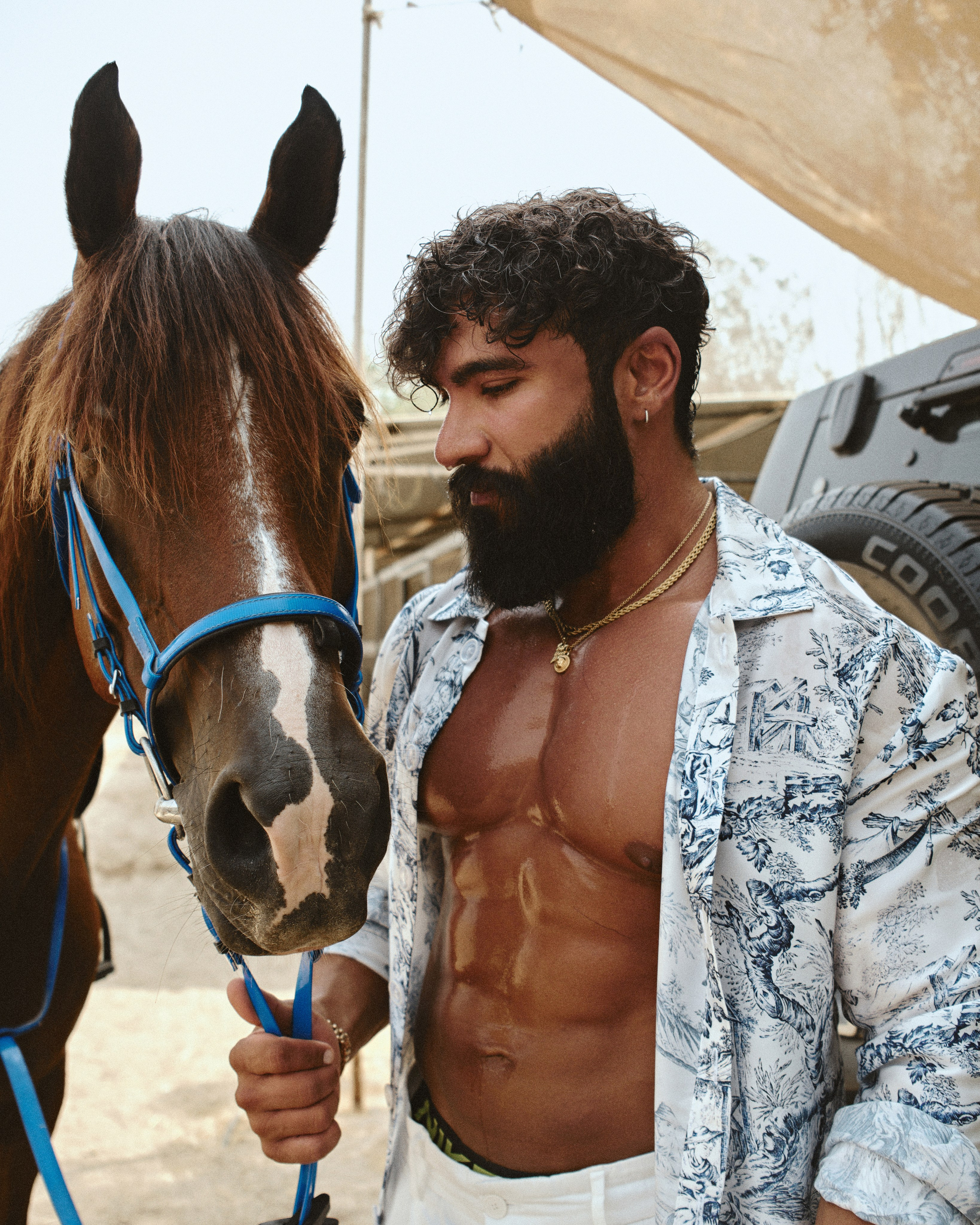 Ahmed. NOIZOMAX Художественный фотограф в Дубай