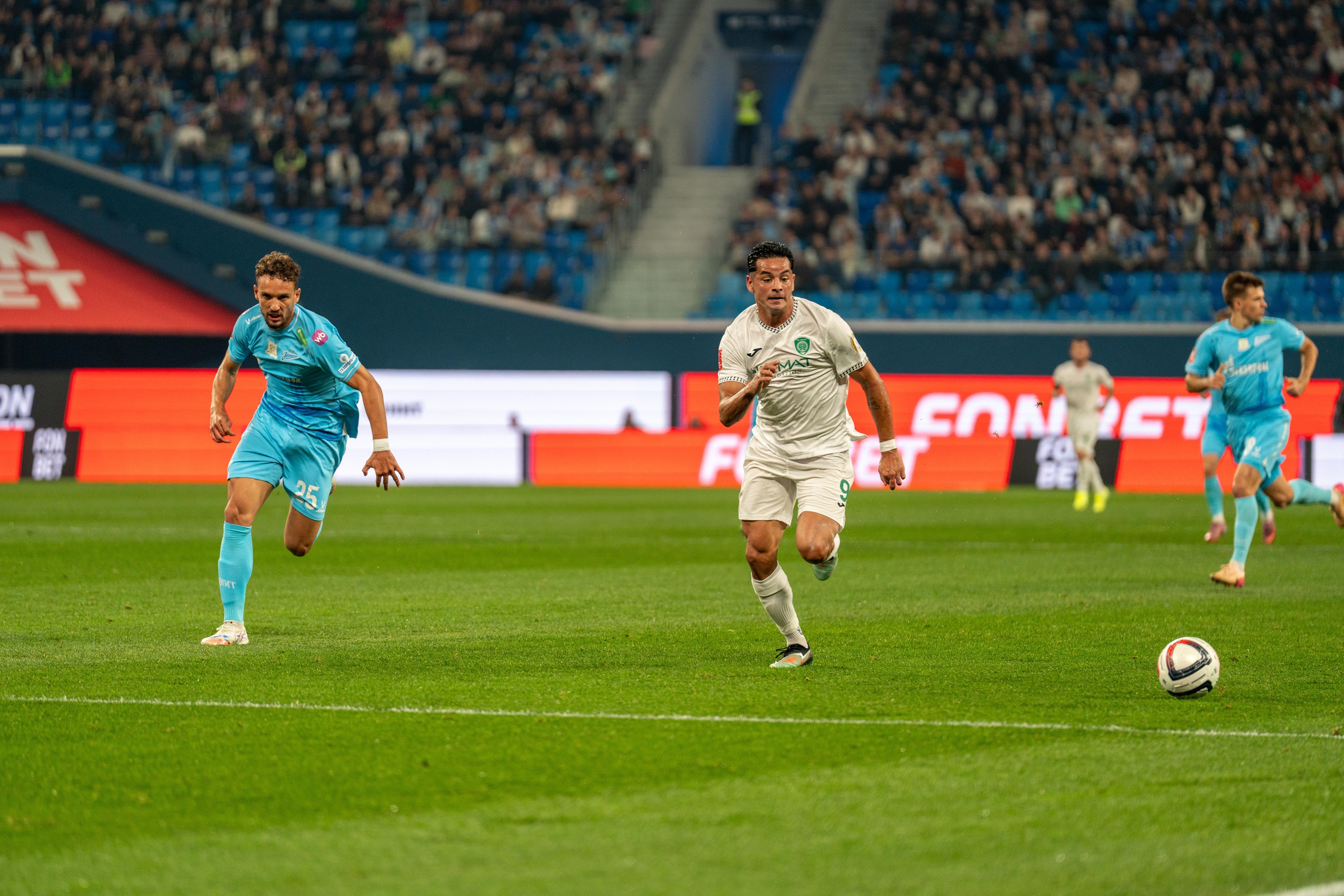 Спортивный фотограф Санкт-Петербург запечатлел атаку Ахмата на Газпром Арене